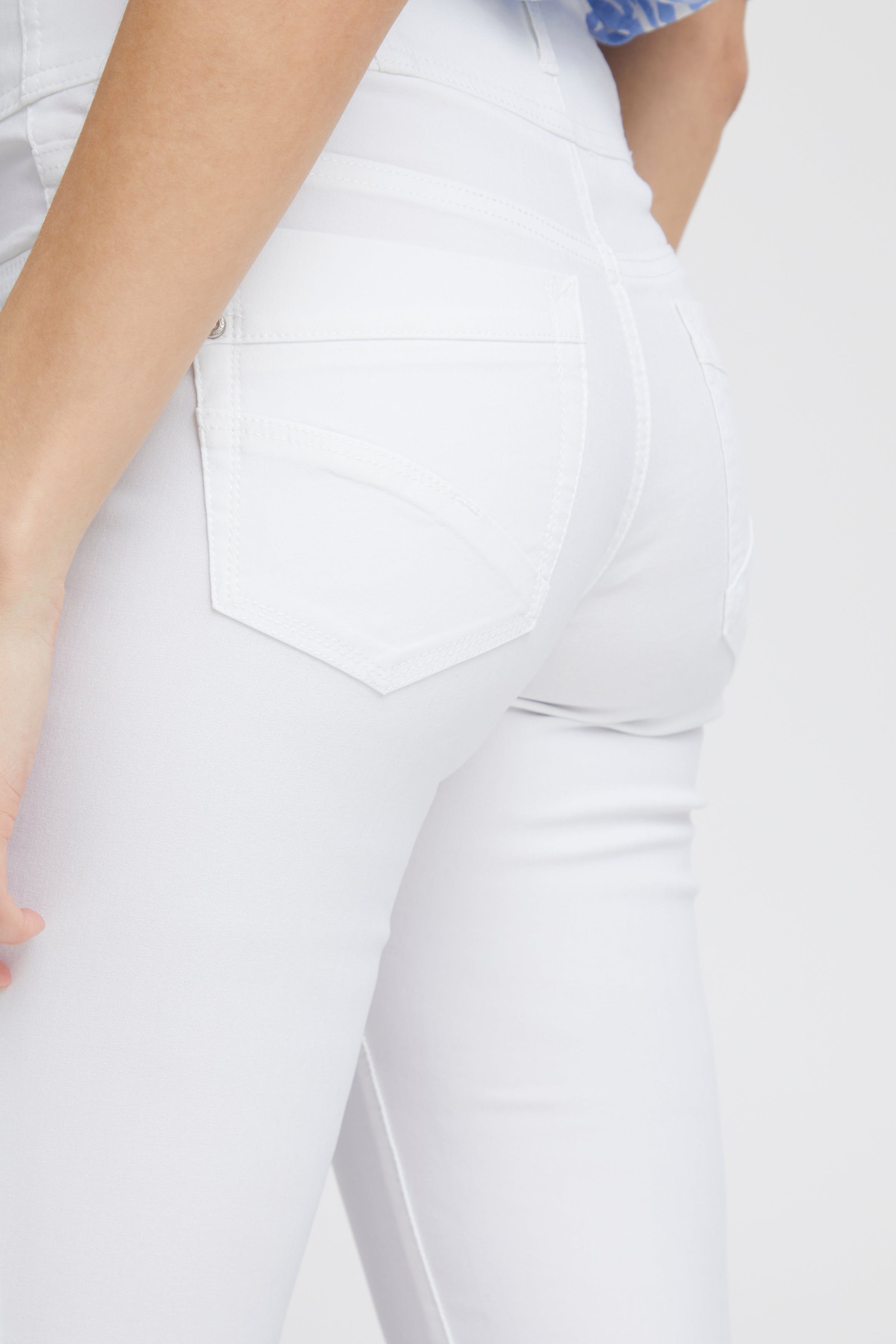 FRZALIN Hose LOOKBOOK DETAIL 601749-200100