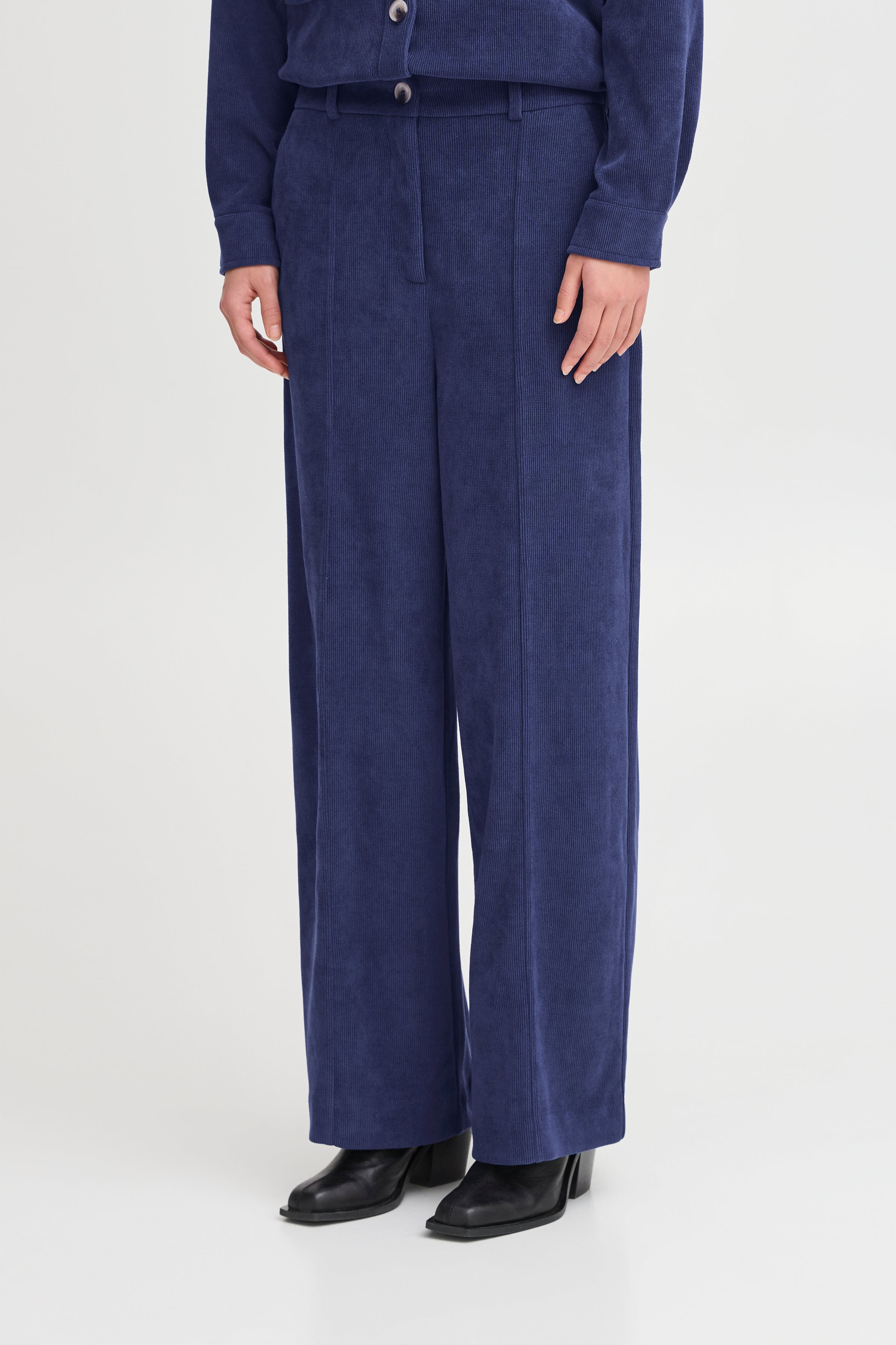 IHKATE CORDUROY WIDE broek LOOKBOOK FRONT 20122434-193933
