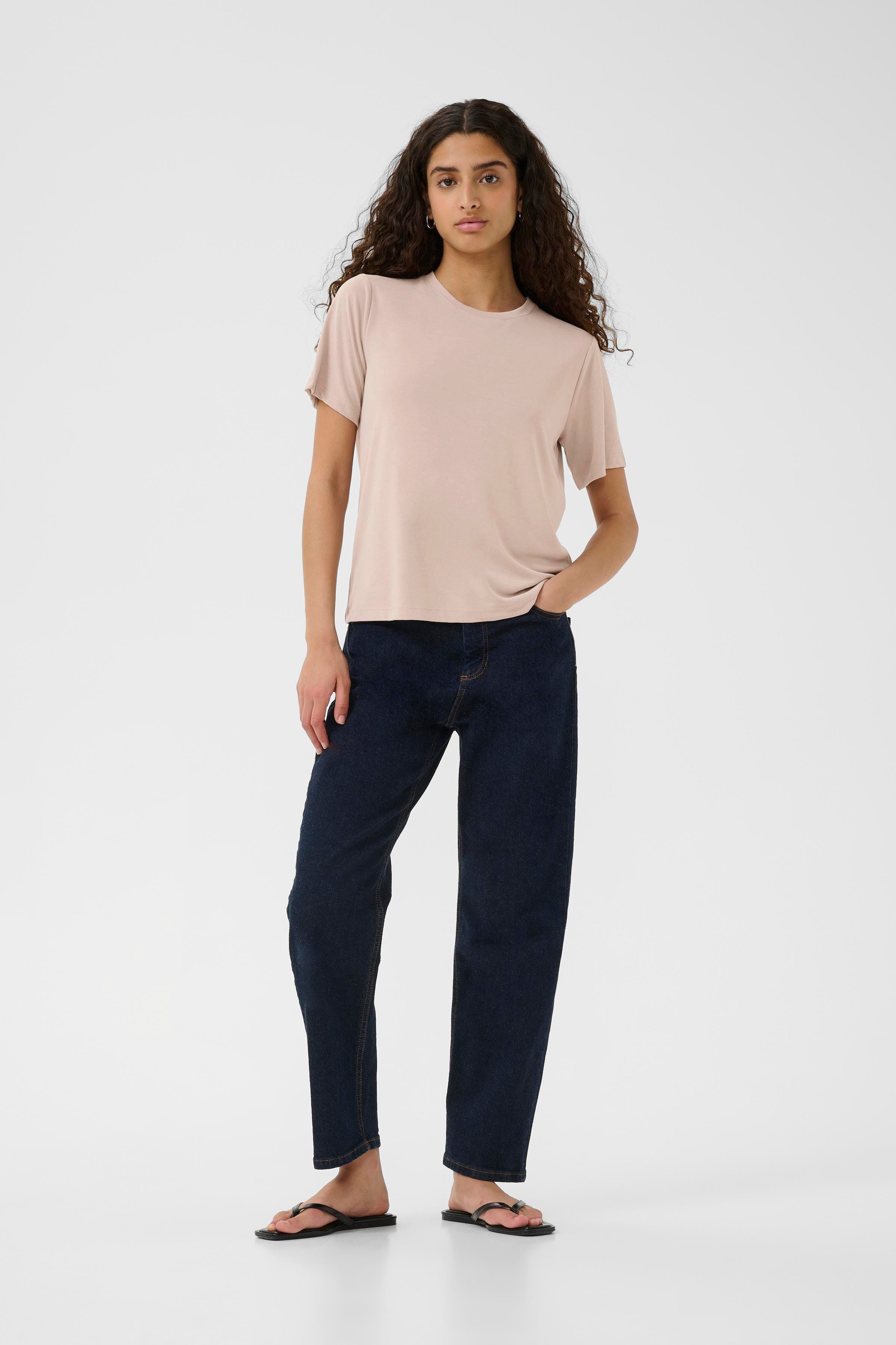 LilianaIW Base T-shirt LOOKBOOK FRONT 30109354-151506