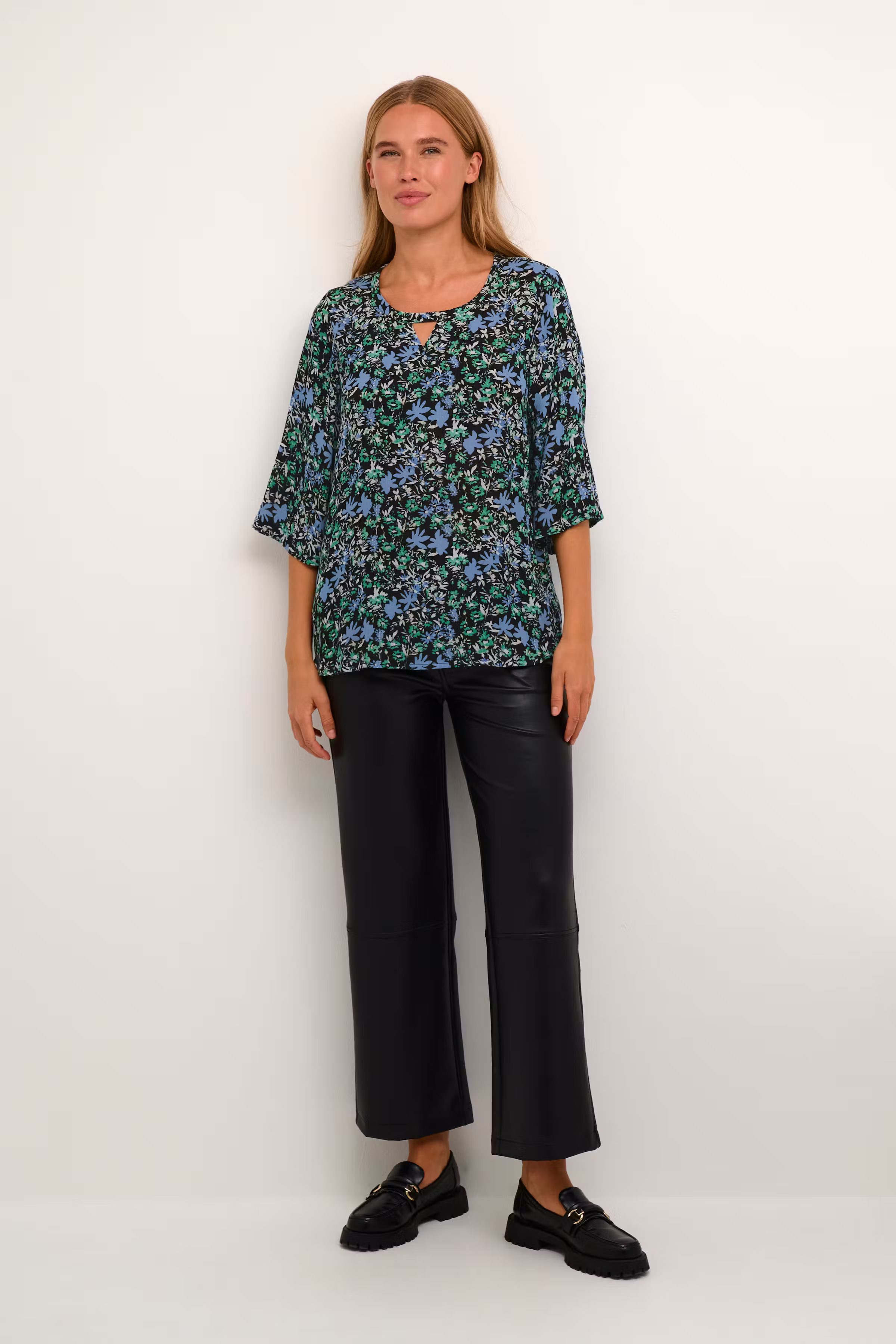 KAriana Blouse LOOKBOOK FRONT 10508281-105317