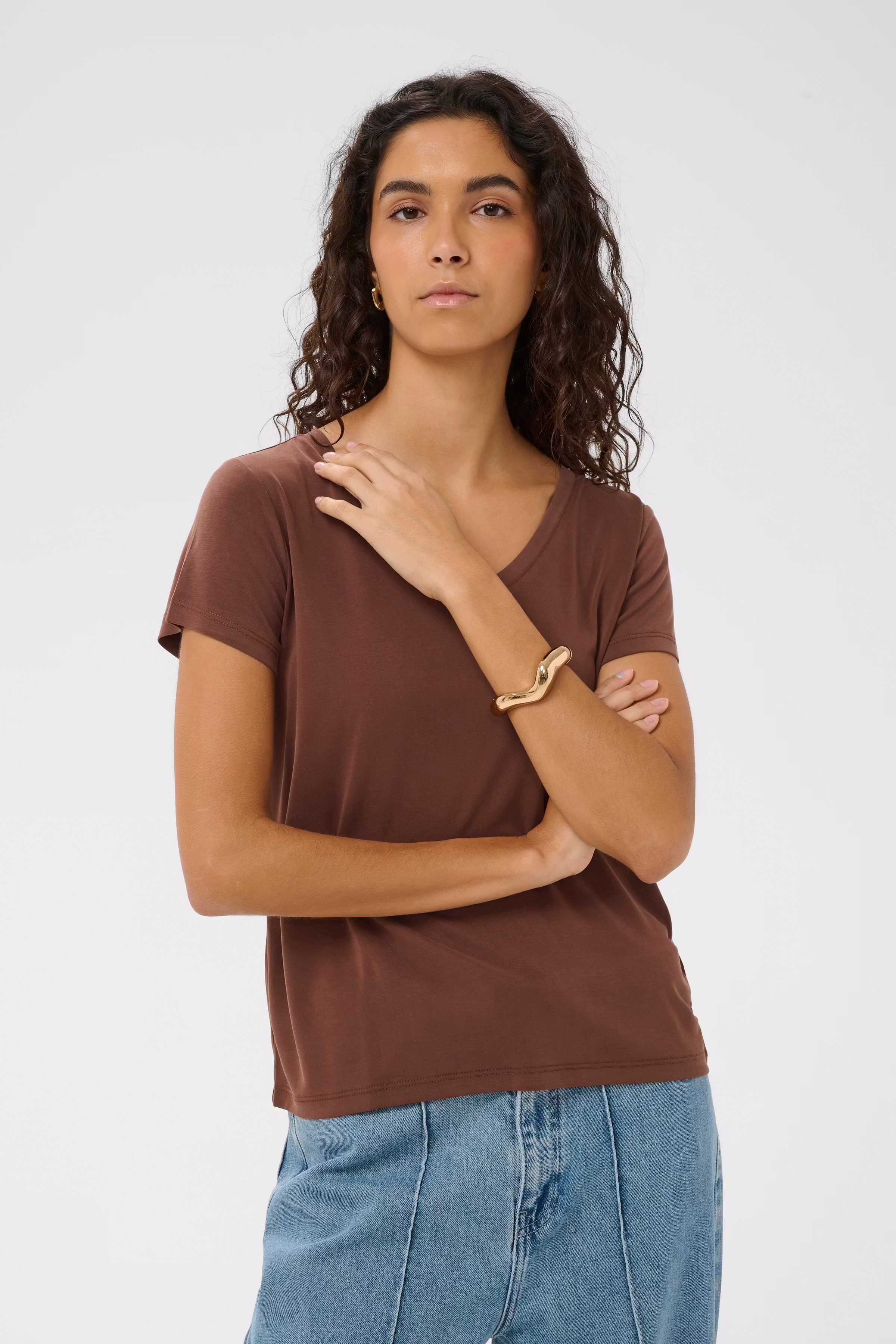 SLColumbine V-neck T-shirt LOOKBOOK FRONT 30404284-191220