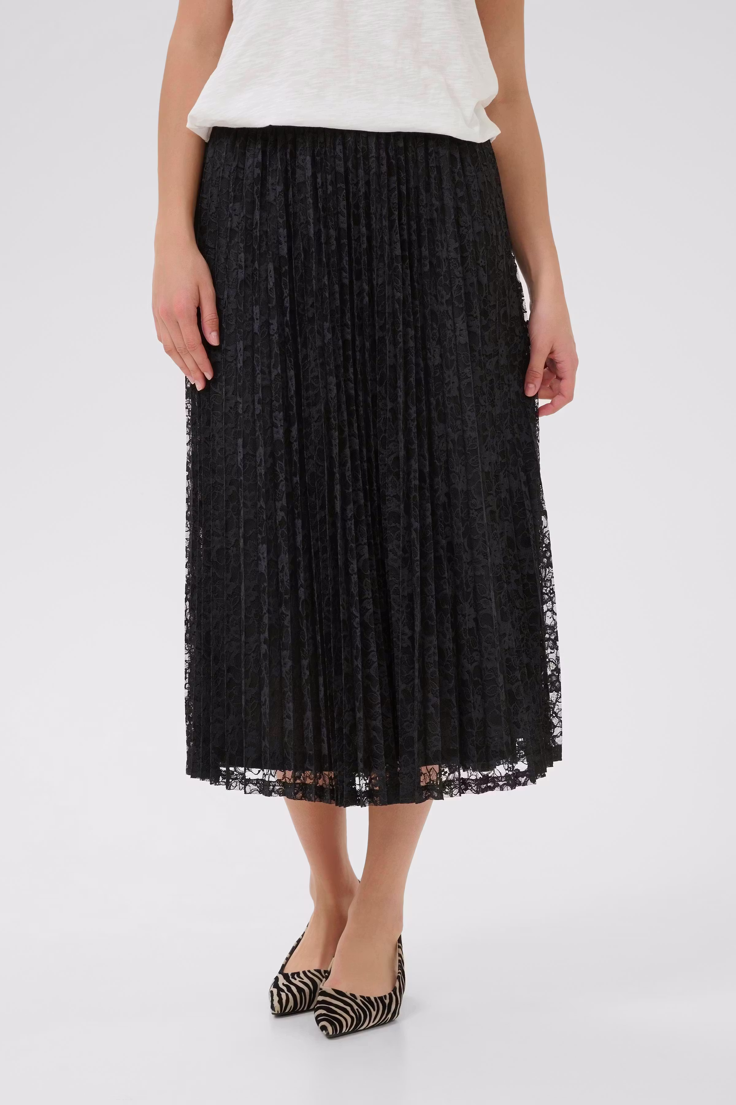 CUlona Spetskjol LOOKBOOK FRONT 50113014-500012