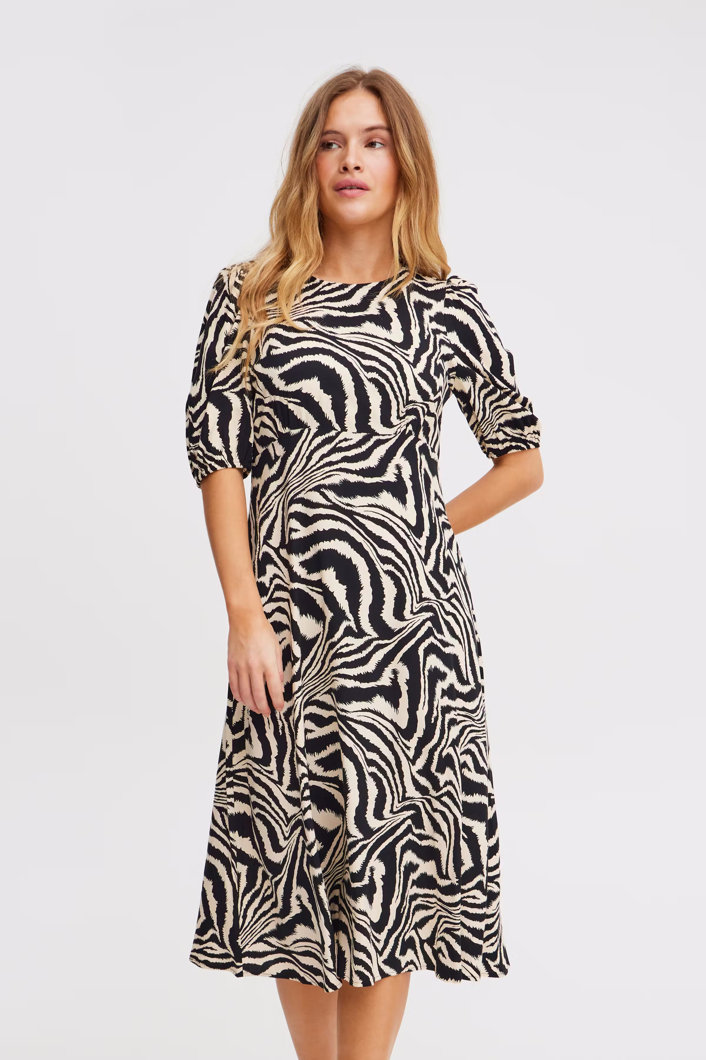 PZNELLY Jurk LOOKBOOK BACK 50208110-203808