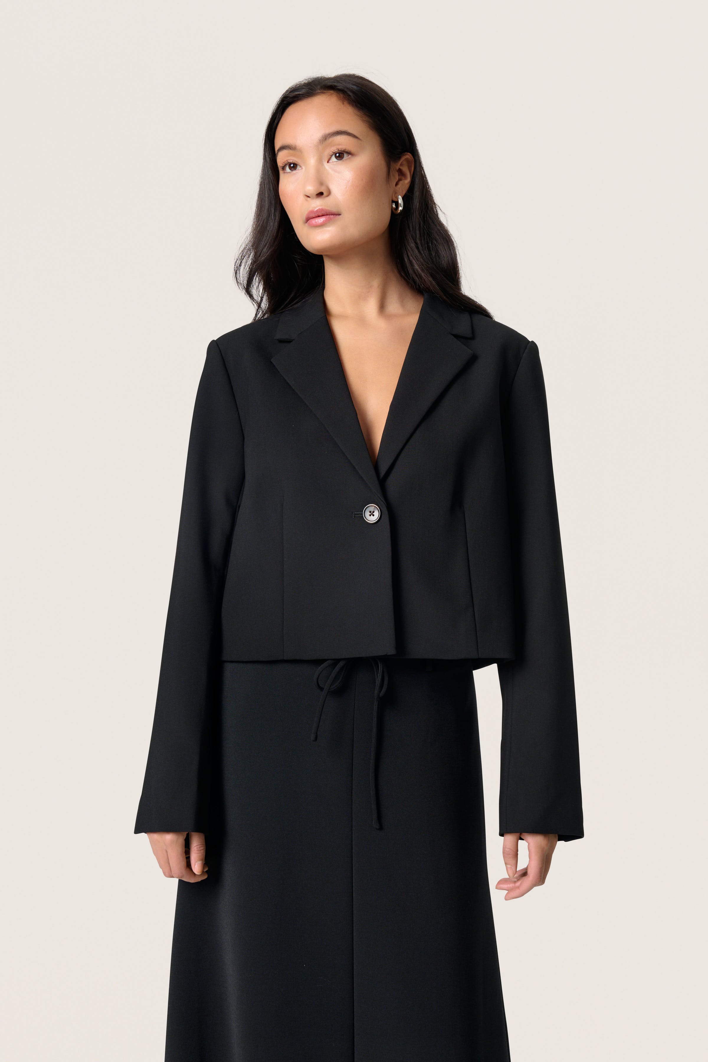 SLCorinne Cropped Blazer LOOKBOOK FRONT 30407631-194008