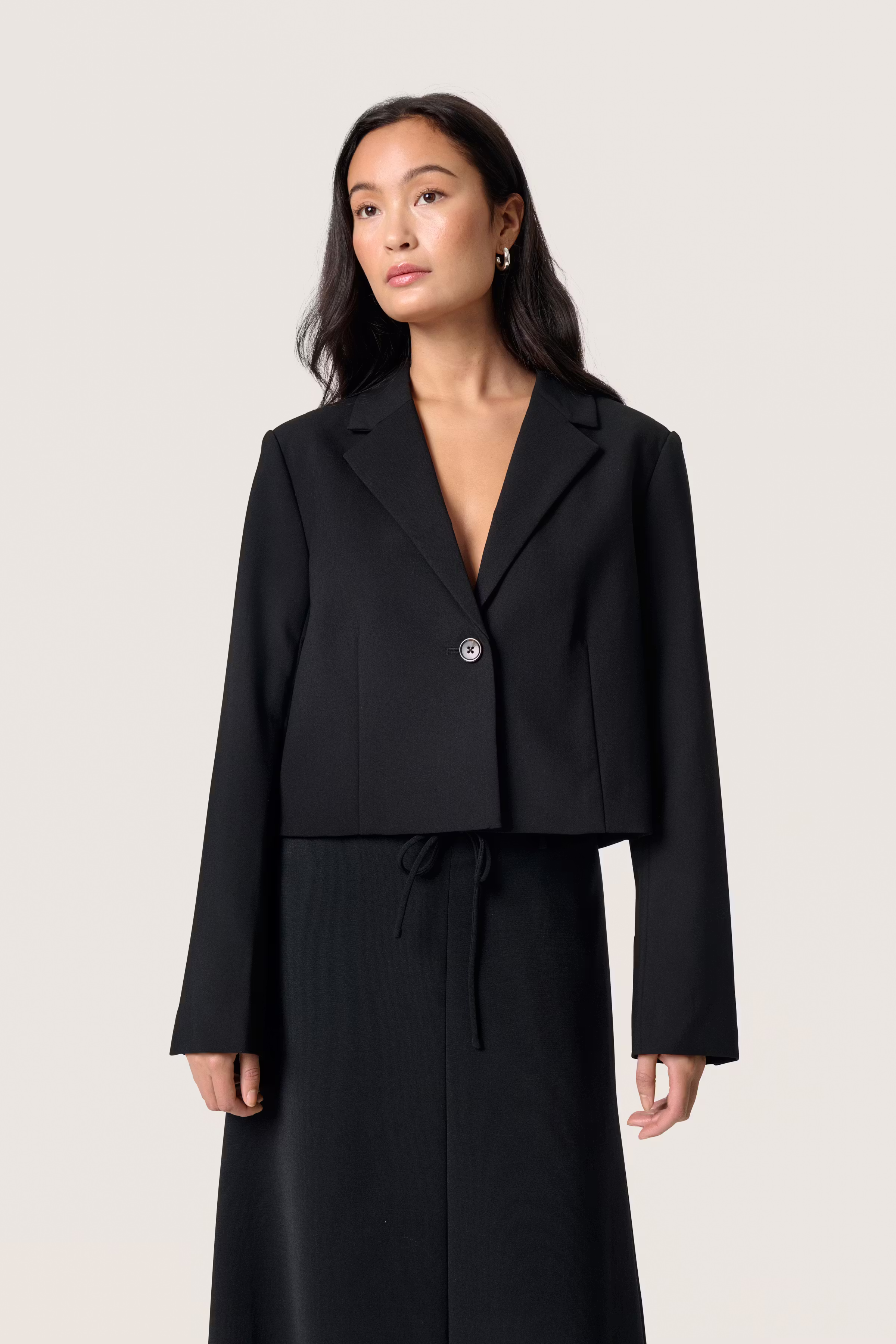 SLCorinne Cropped Blazer LOOKBOOK FRONT 30407631-194008