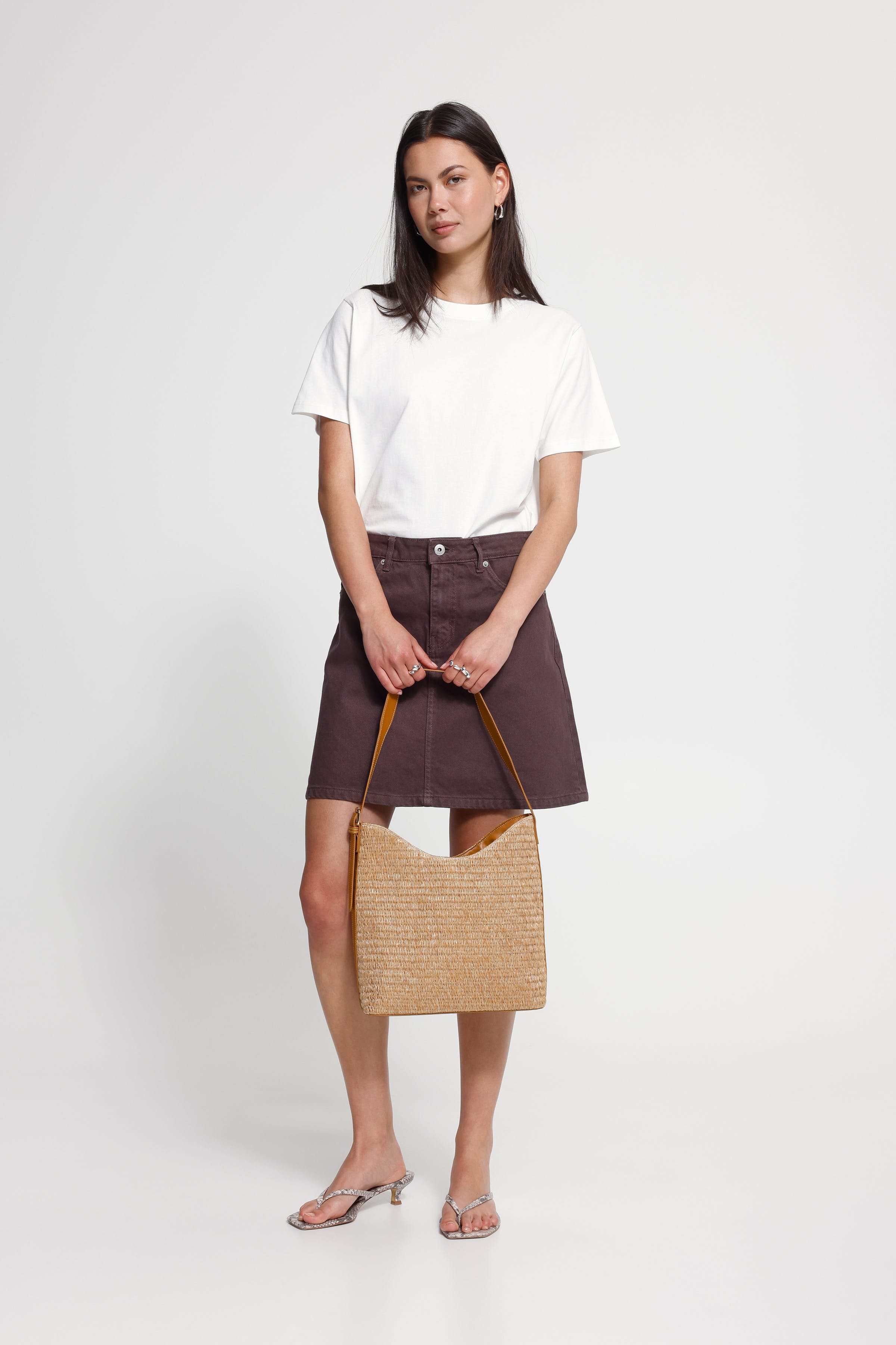 IAHELLA Tas LOOKBOOK FRONT 20126184-130905