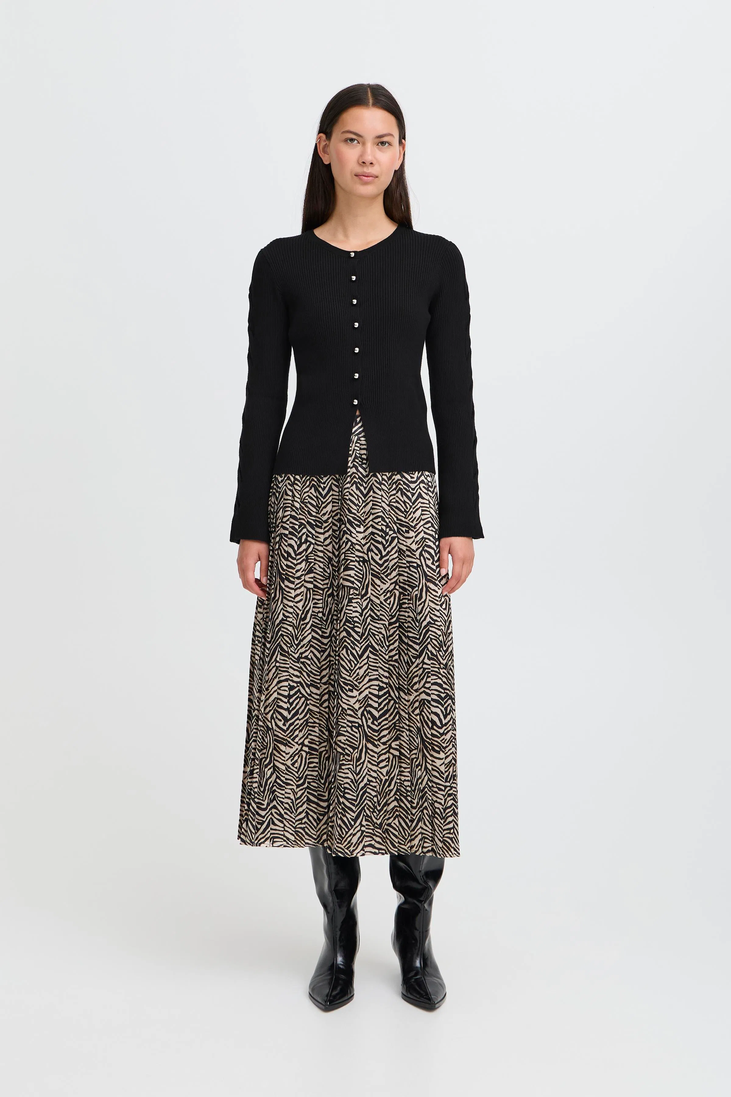 IHDOLLIS Cardigan LOOKBOOK FRONT 20124352-194008