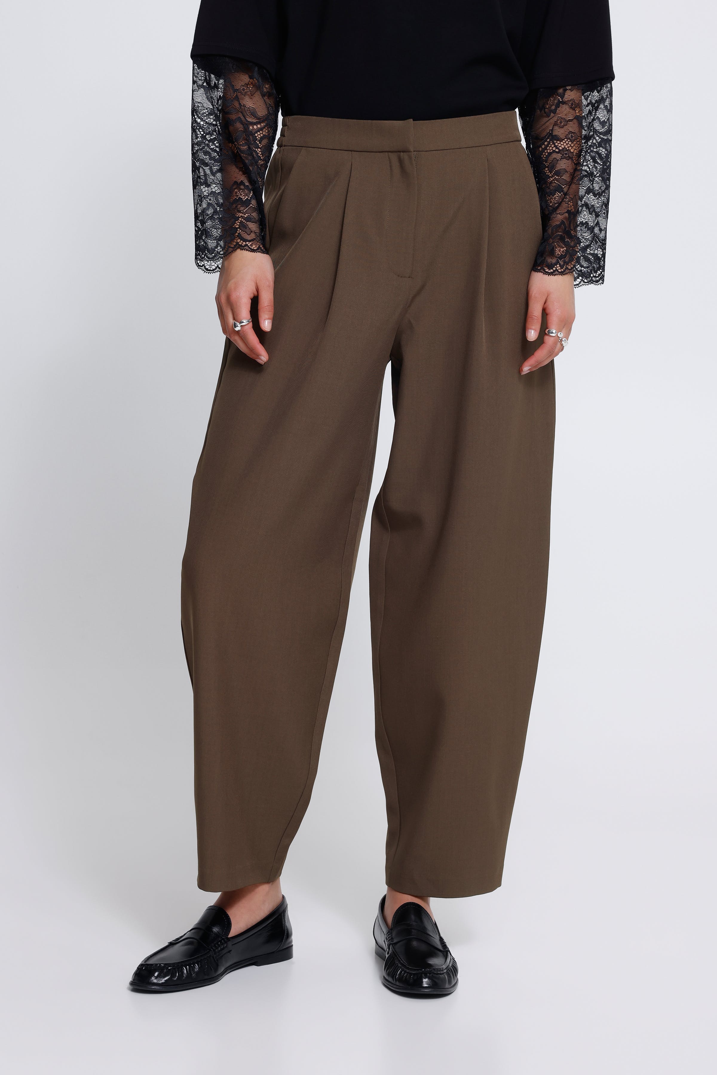 IHFAVA Barrel Trousers LOOKBOOK FRONT 20125681-1908141