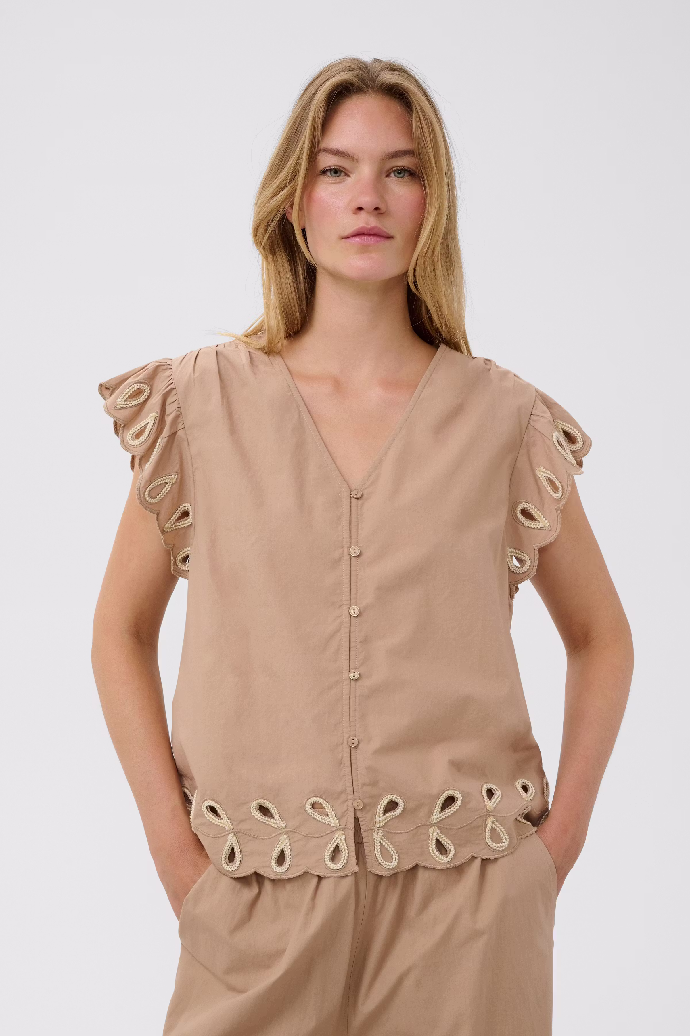 SLAmara Top LOOKBOOK FRONT 30409329-171312