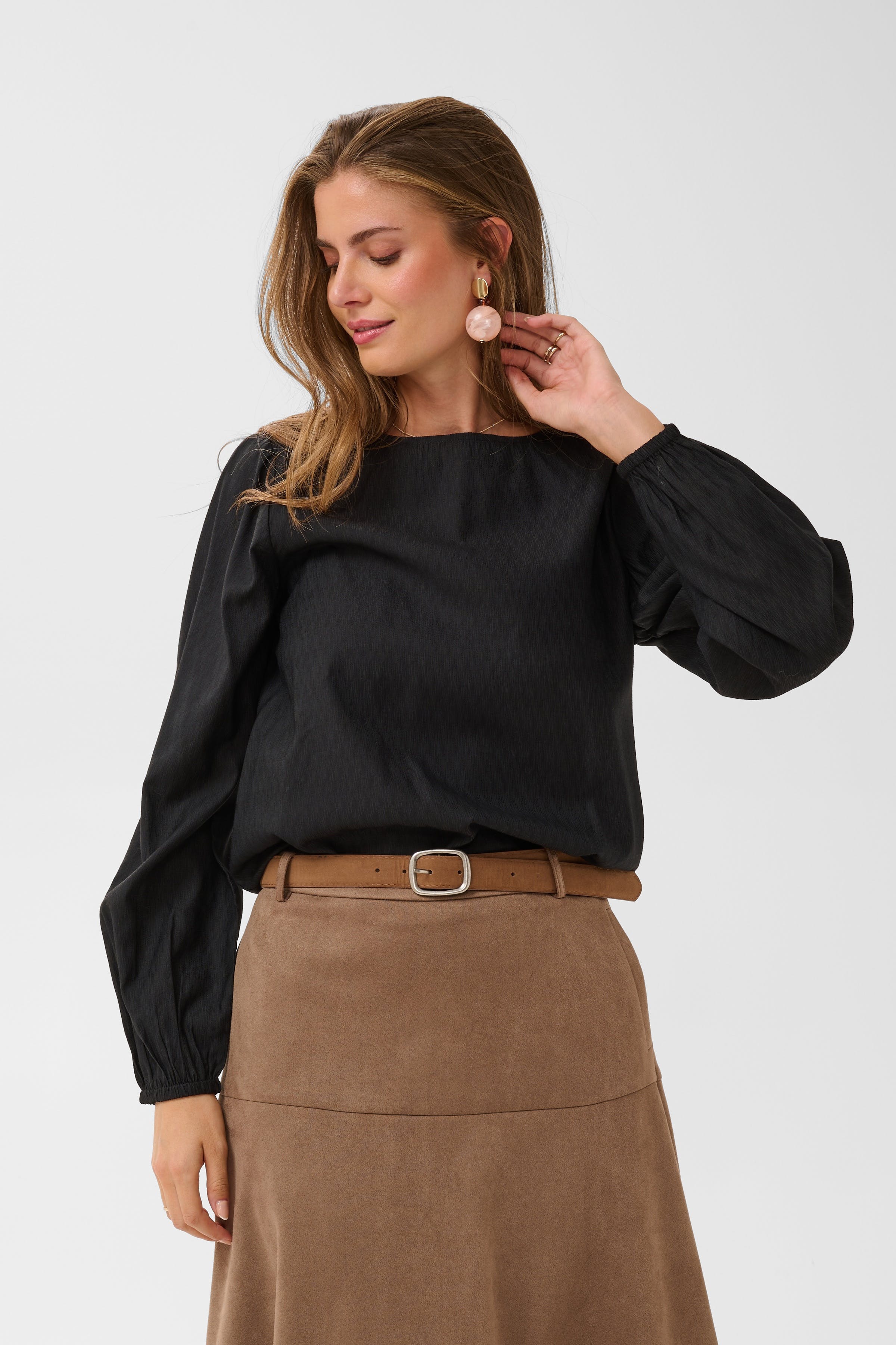 CRTrina Blouse LOOKBOOK FRONT 10615869-100120
