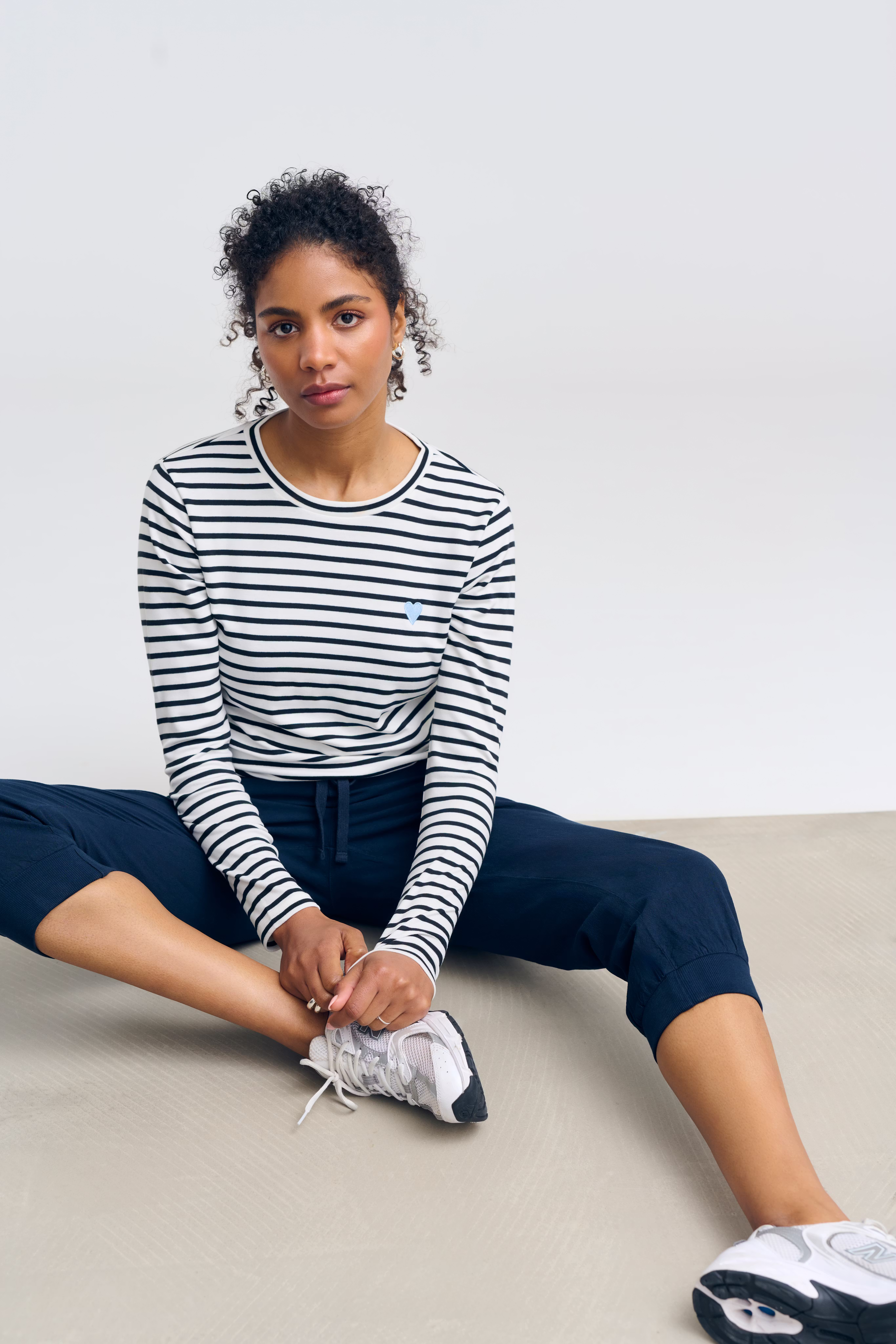 Naya Capri pants LOCATION NONE 10502803-52737