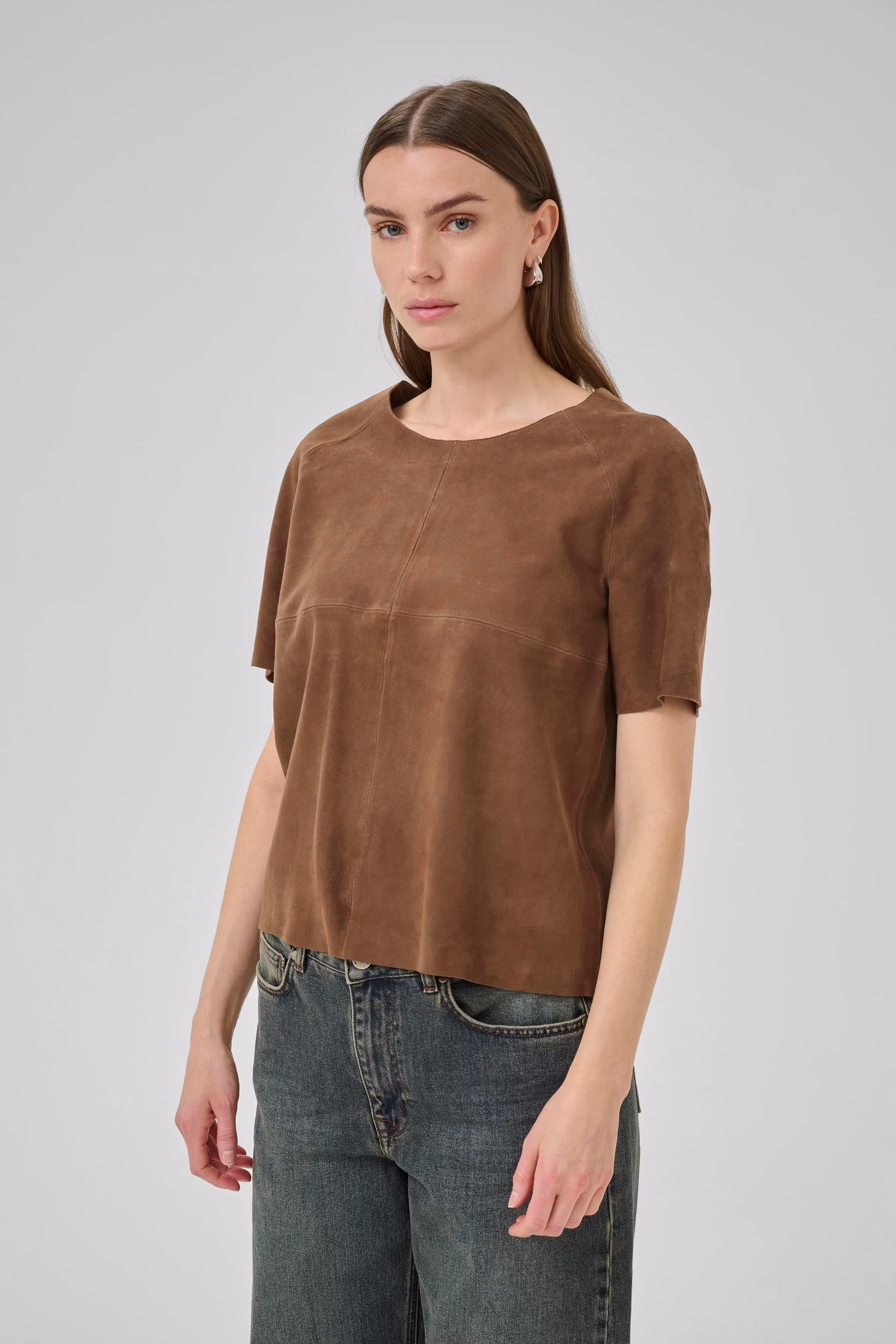 PetraMW Suede Tee LOOKBOOK FRONT 10705376-108114