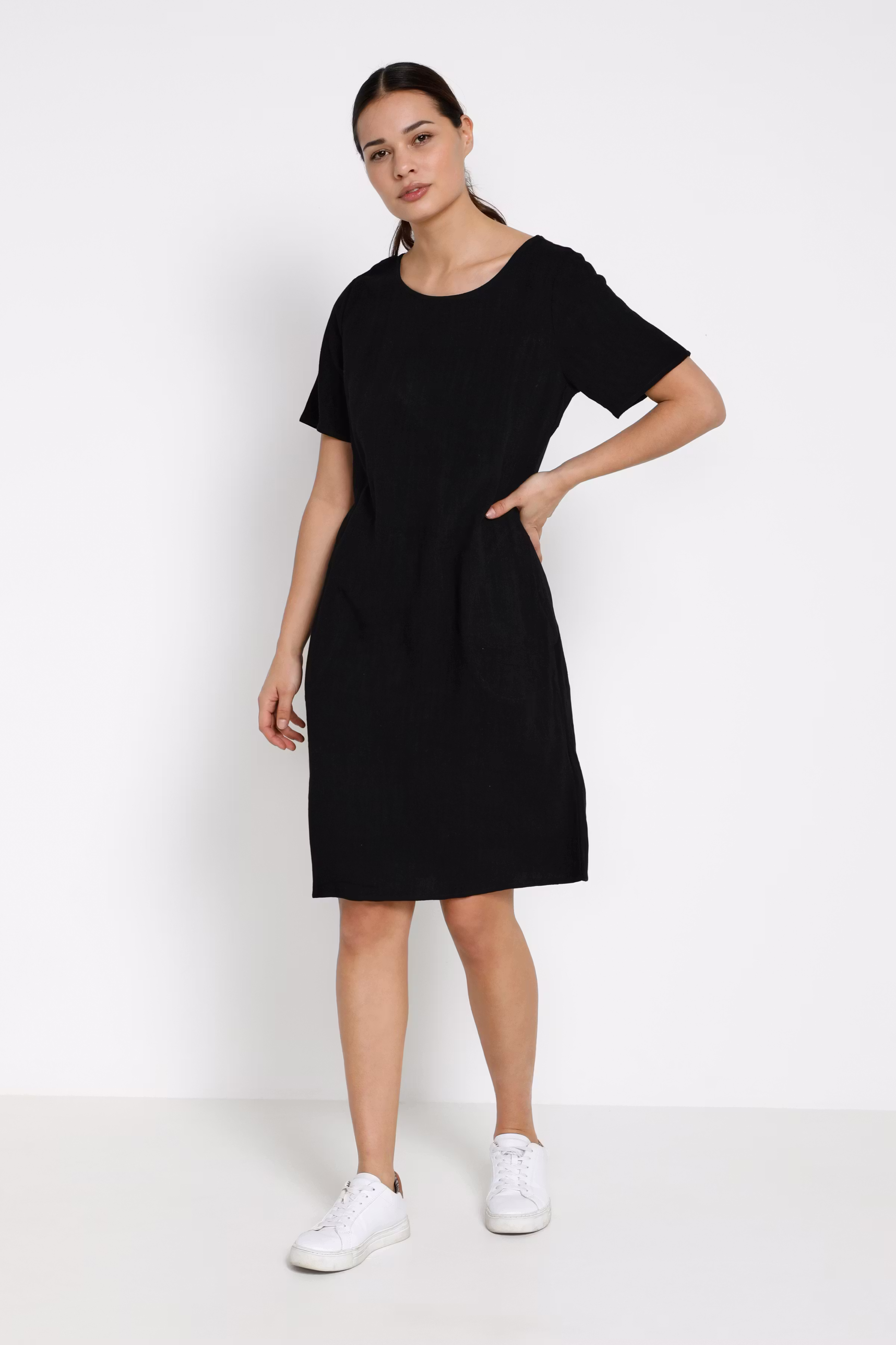 KAliny Linen Dress LOOKBOOK FRONT 10505731-100121