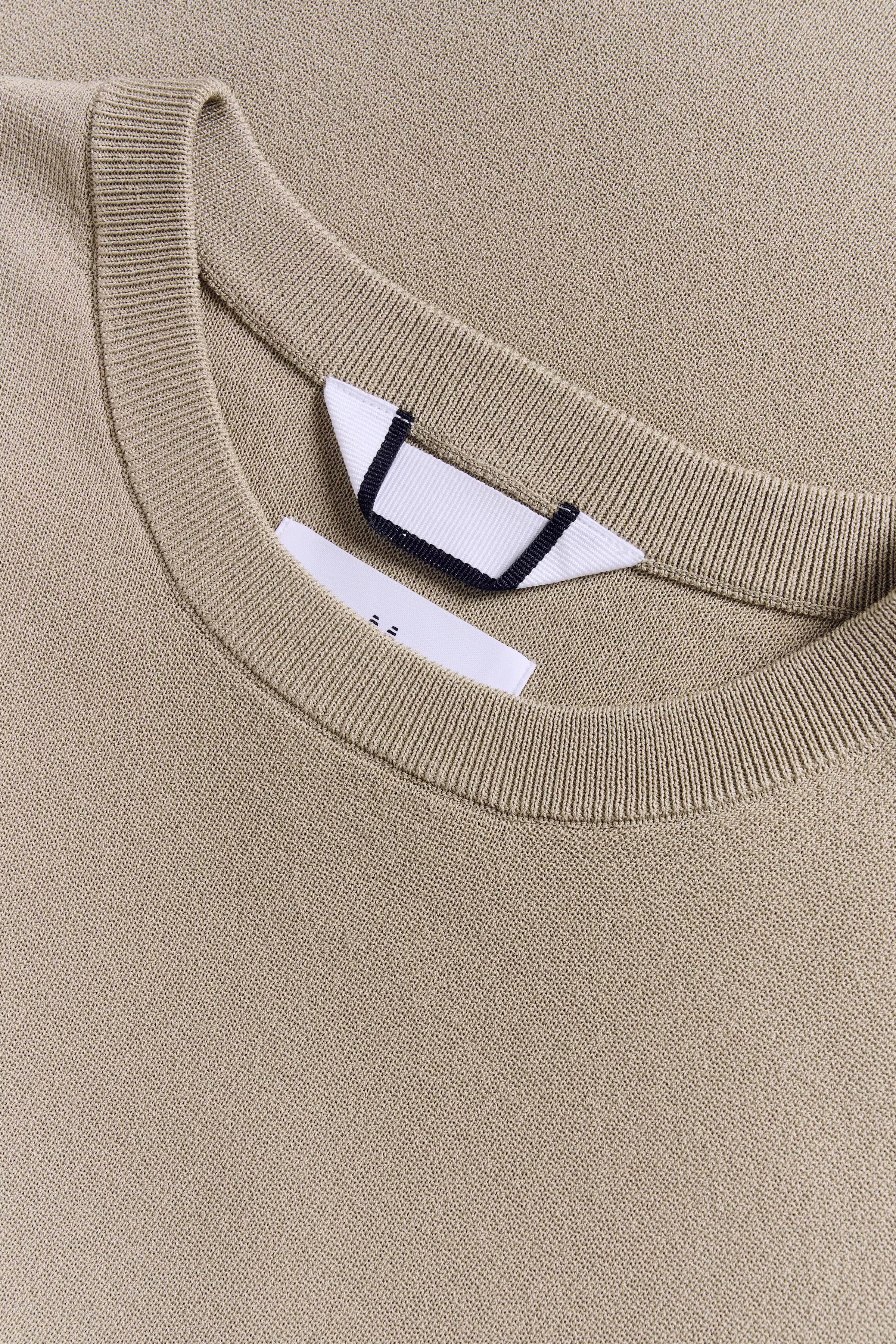 MAtrivolt M73 Stickad T-shirt PACK DETAIL 30208109-161105