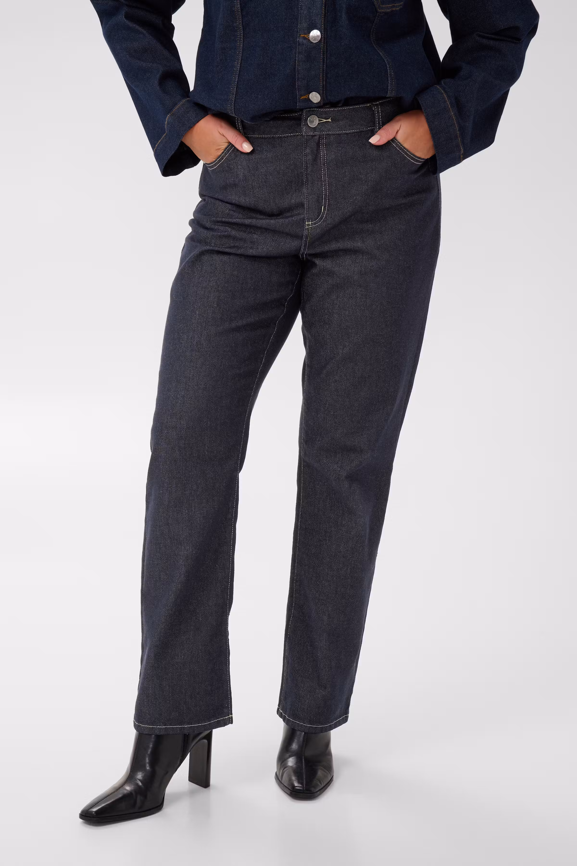 KCflora Jeans LOOKBOOK FRONT 10584394-109824