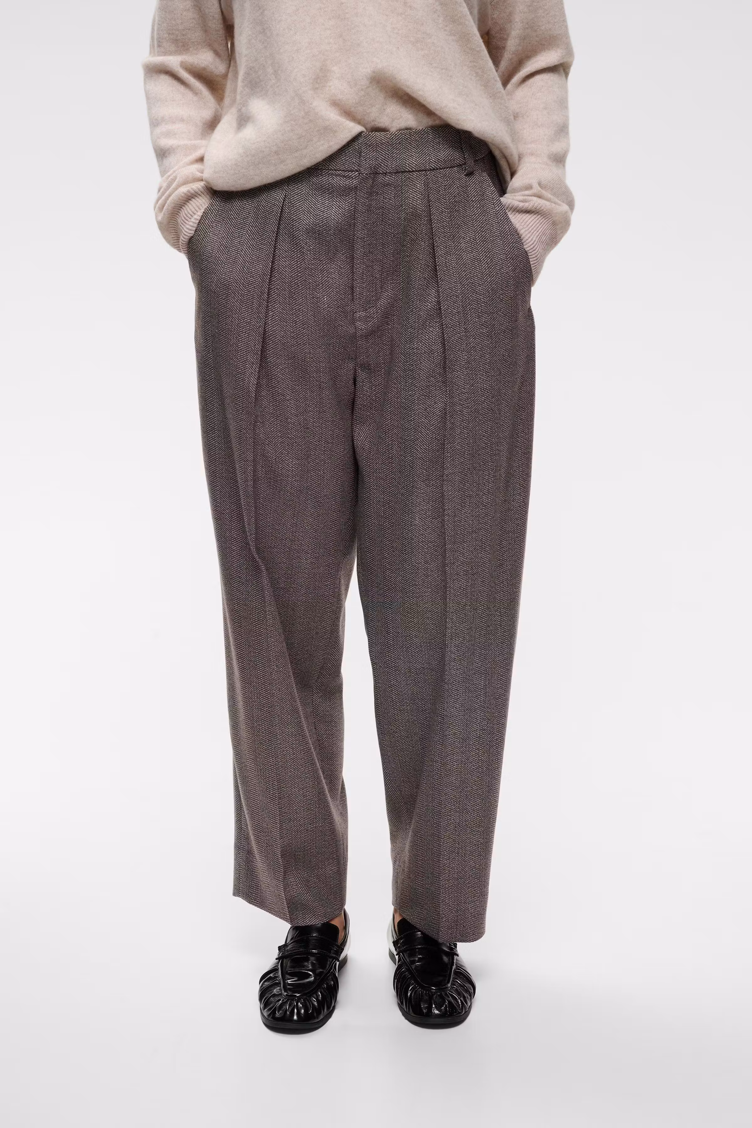 ZuraIW Hose LOOKBOOK FRONT 30111353-191518