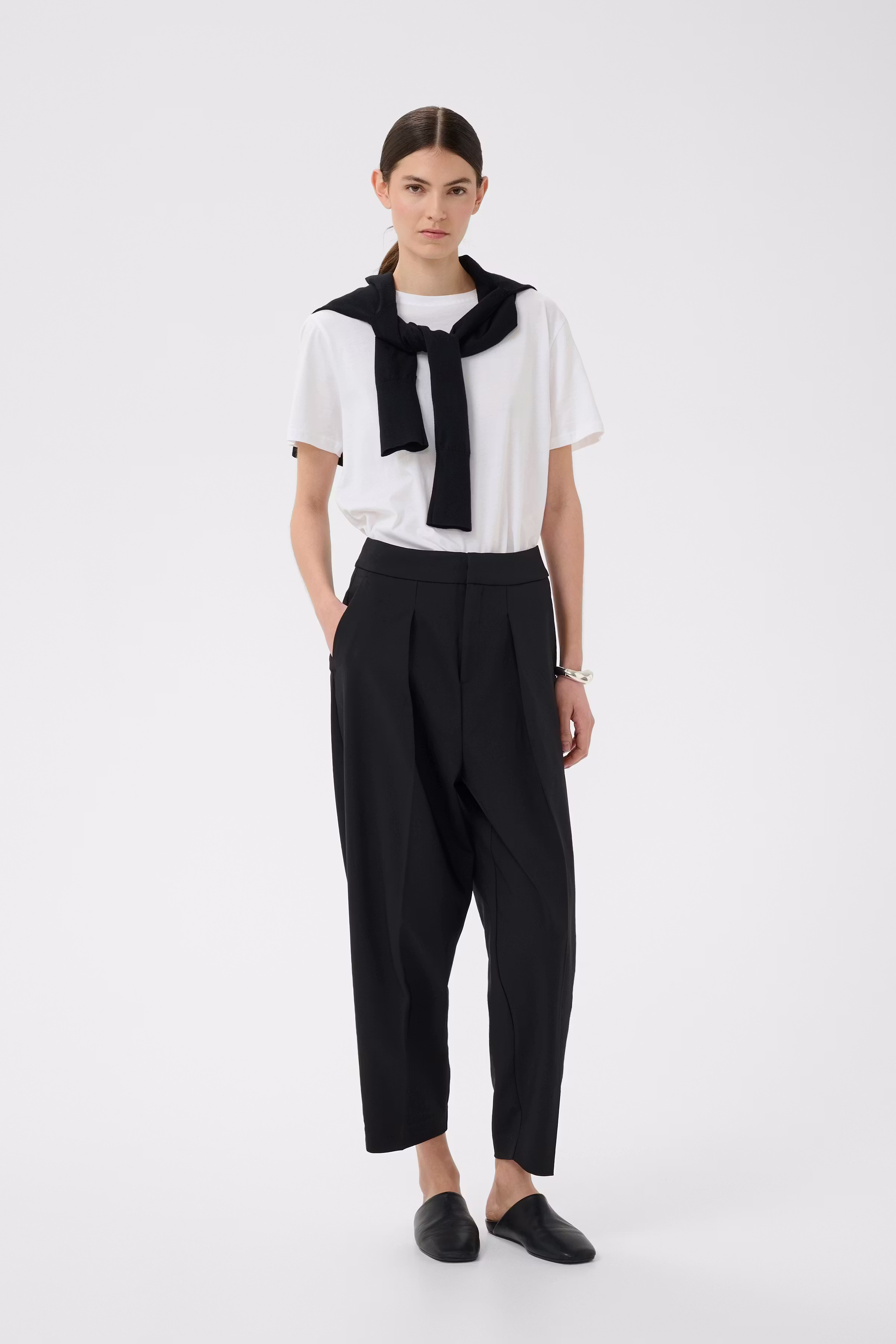 ZellaIW Barrel Trousers LOOKBOOK FRONT 30107207-194008