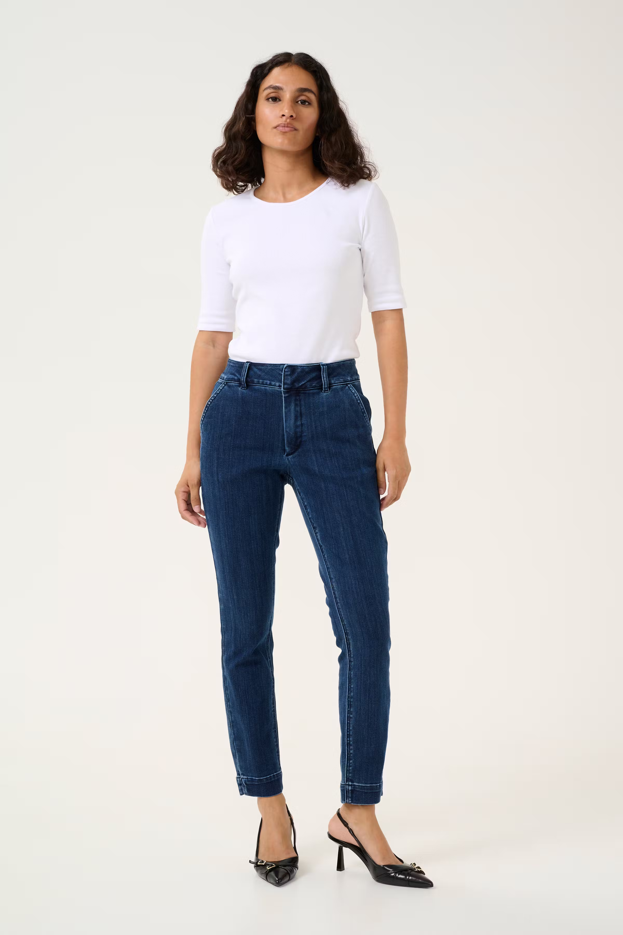 KAlea Slim Jeans LOOKBOOK FRONT 10509347-100316