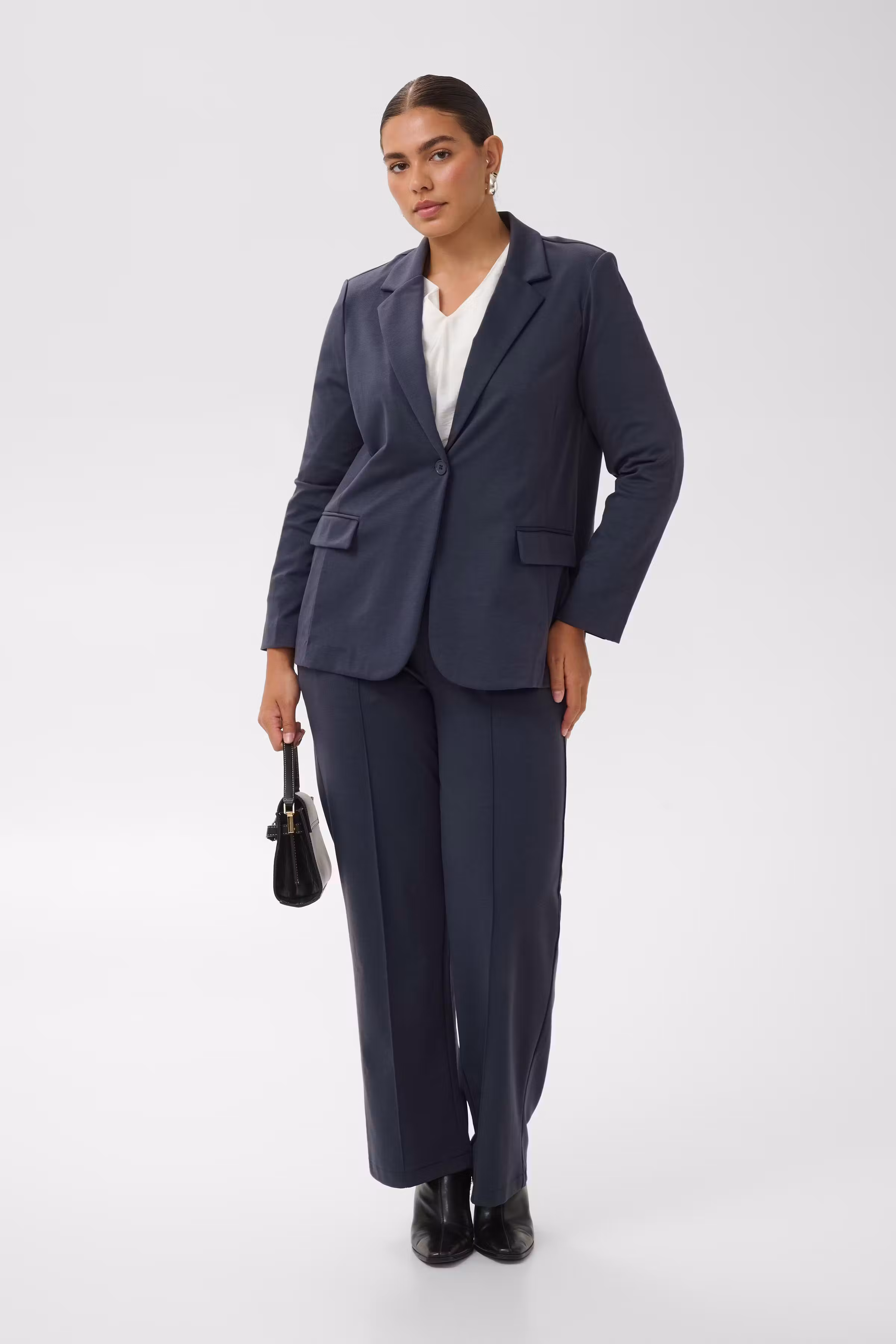 KCjenna Blazer LOOKBOOK FRONT 10584812-193927