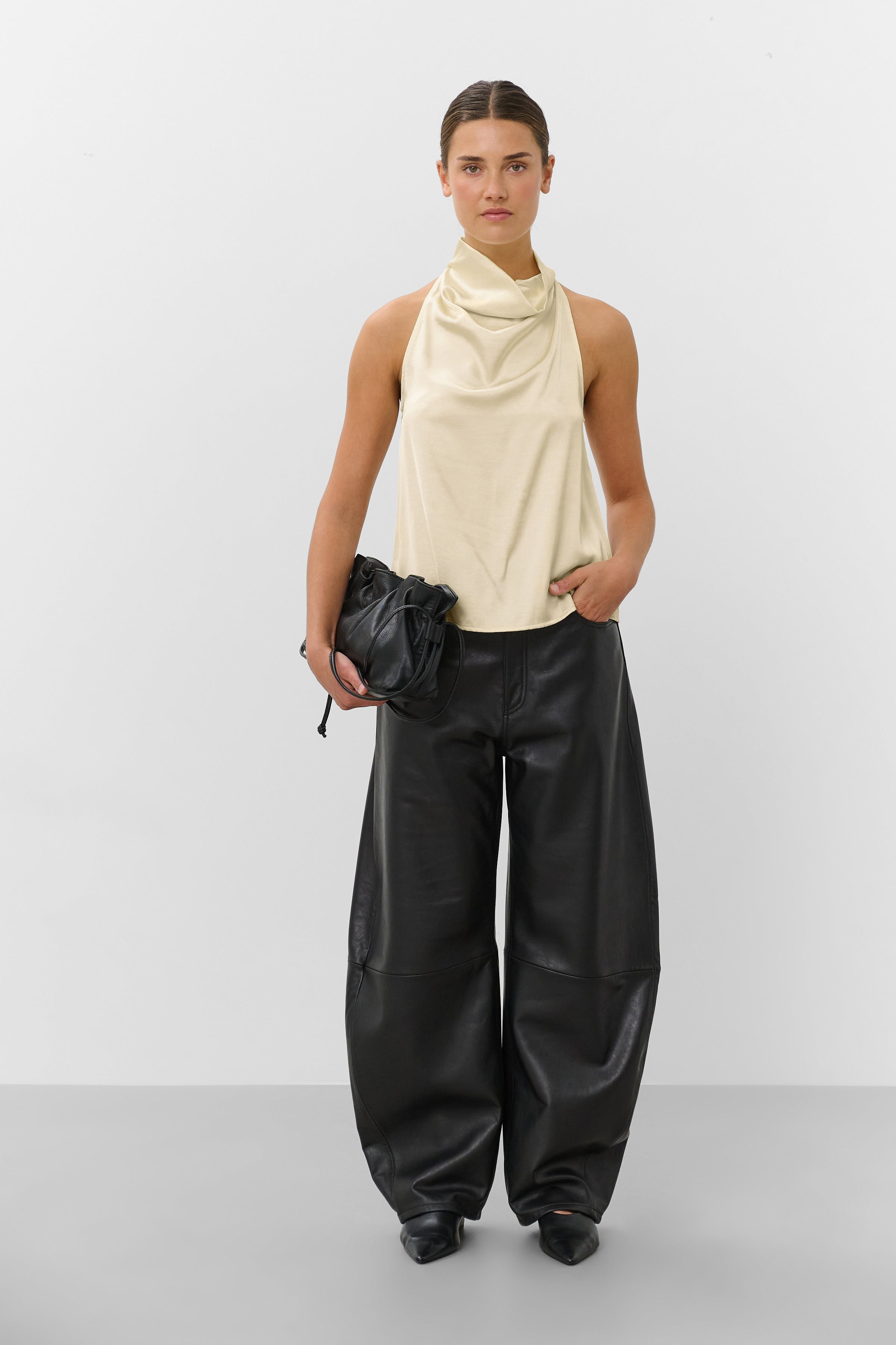 SLVerona Blouse LOOKBOOK FRONT 30410228-110105