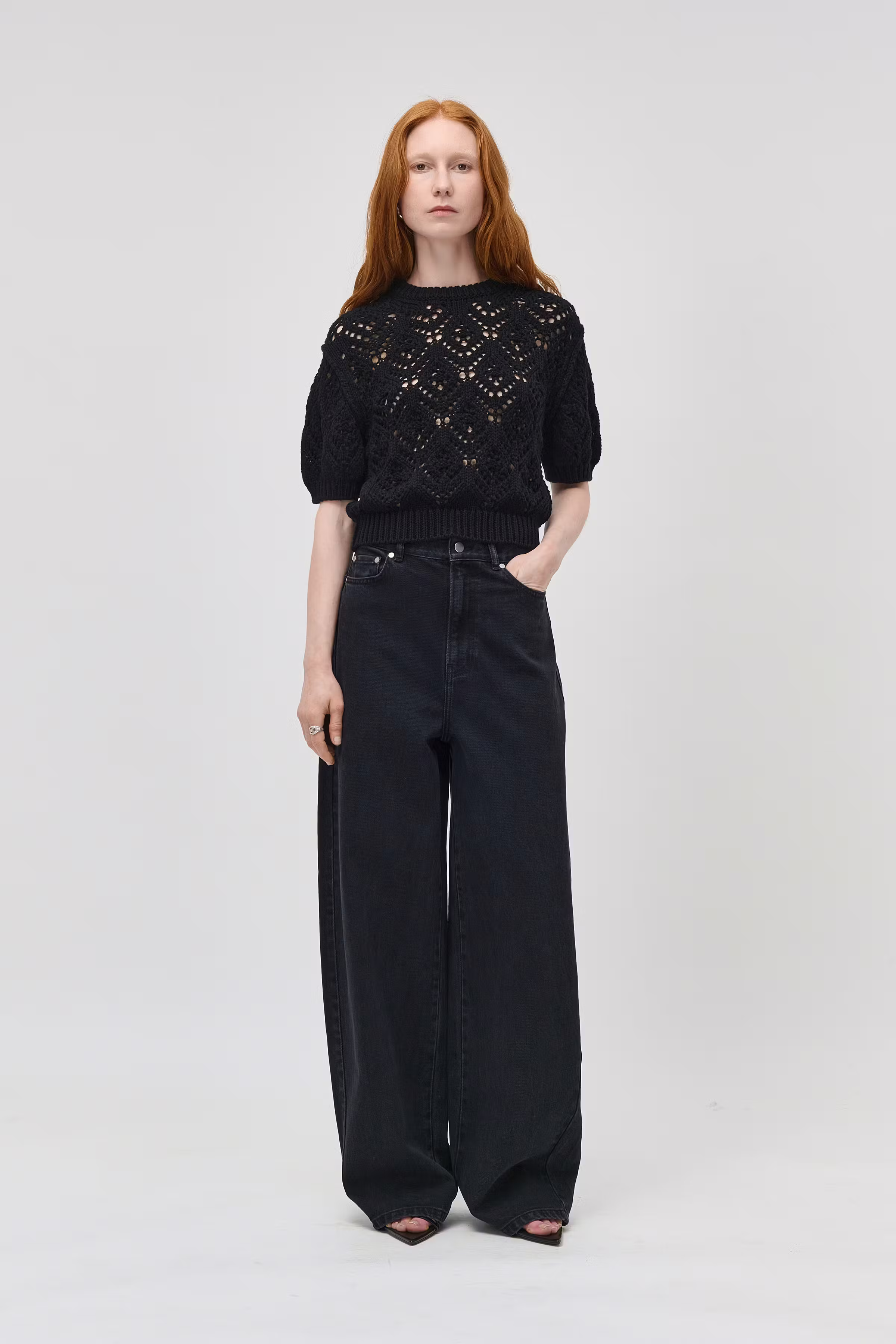 FELIZ Top LOOKBOOK FRONT 30600607-BK999