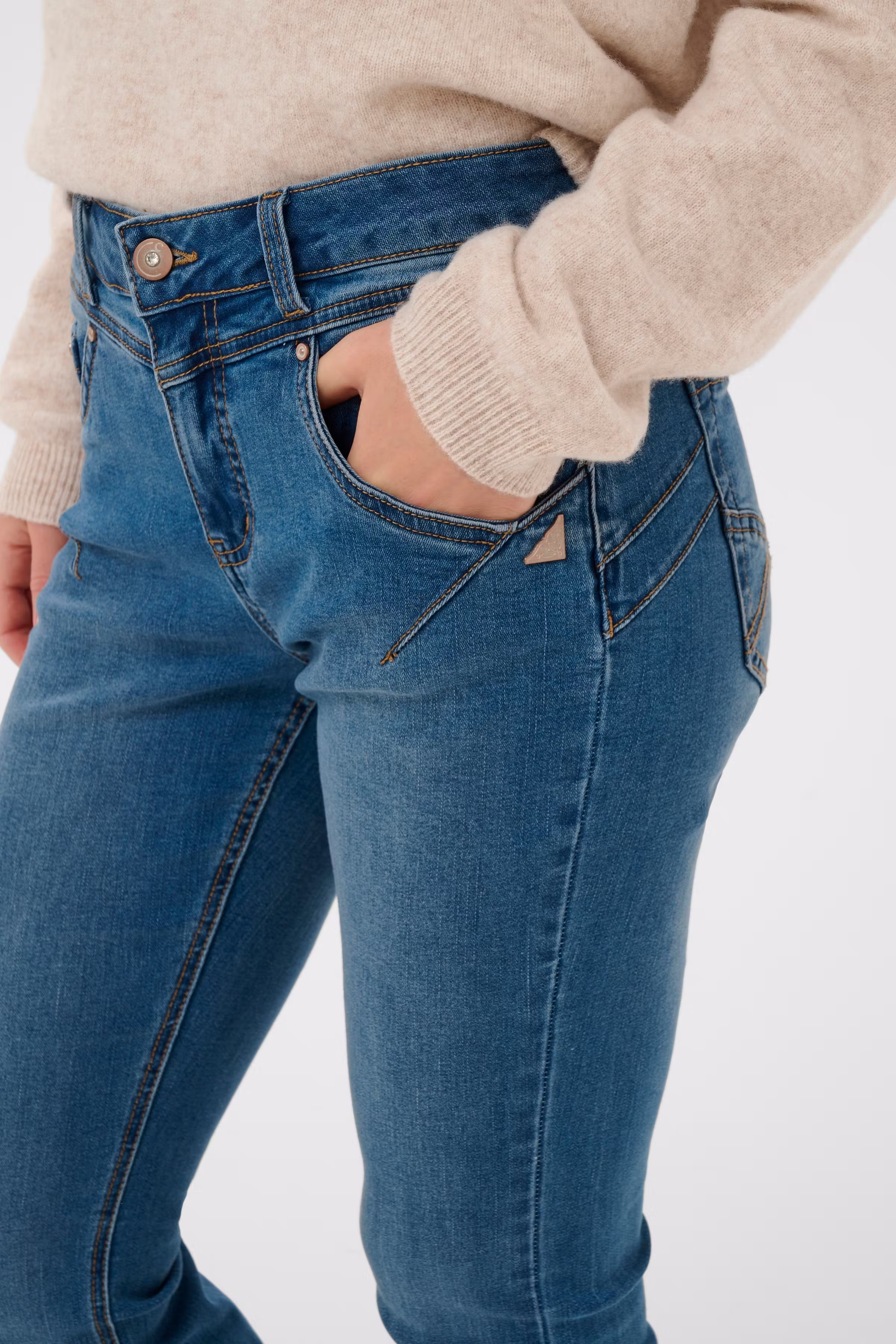 CRAmalie Bootcut Jeans LOOKBOOK DETAIL 10650697-100116