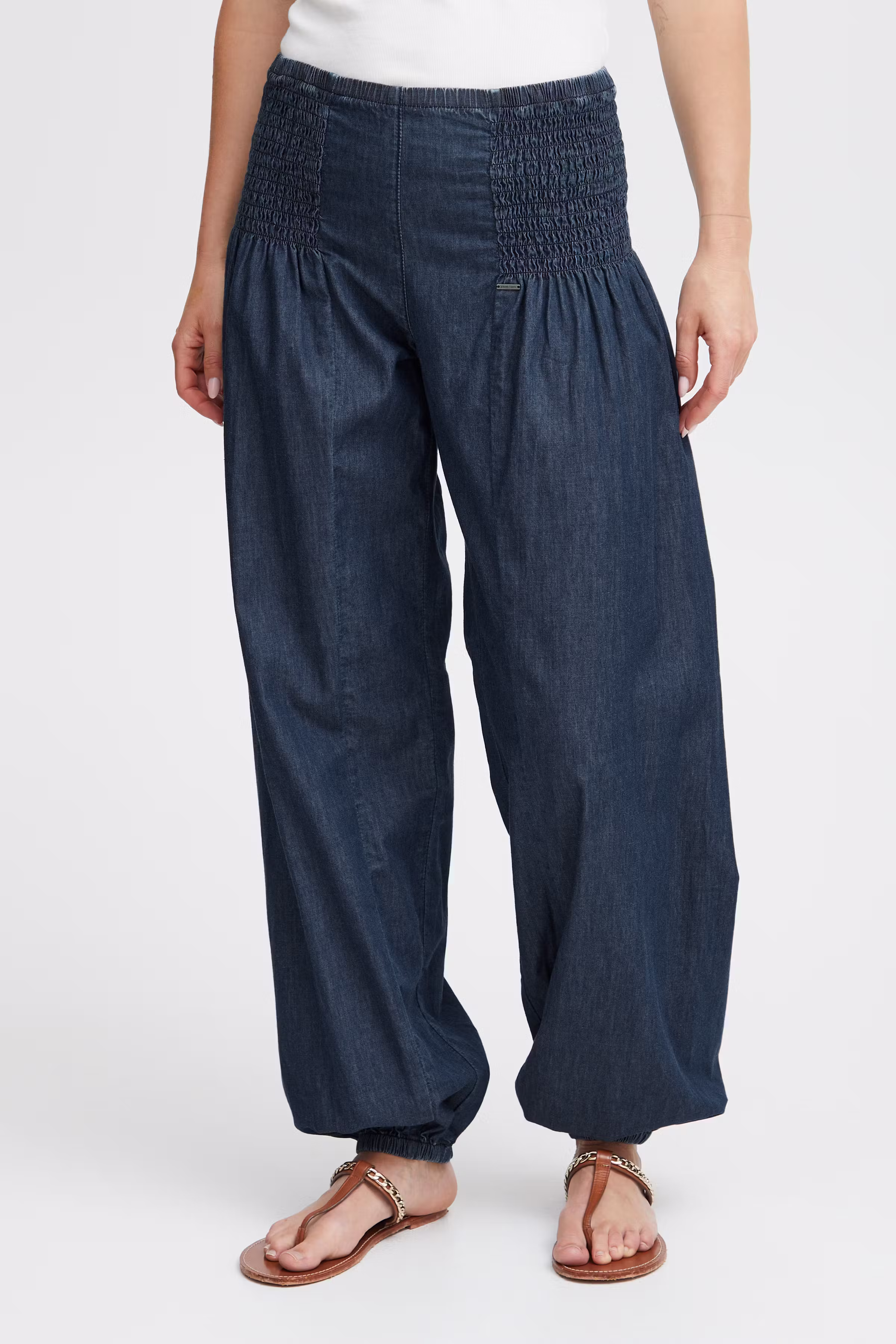 Casual Hose LOOKBOOK FRONT 50200327-5001814