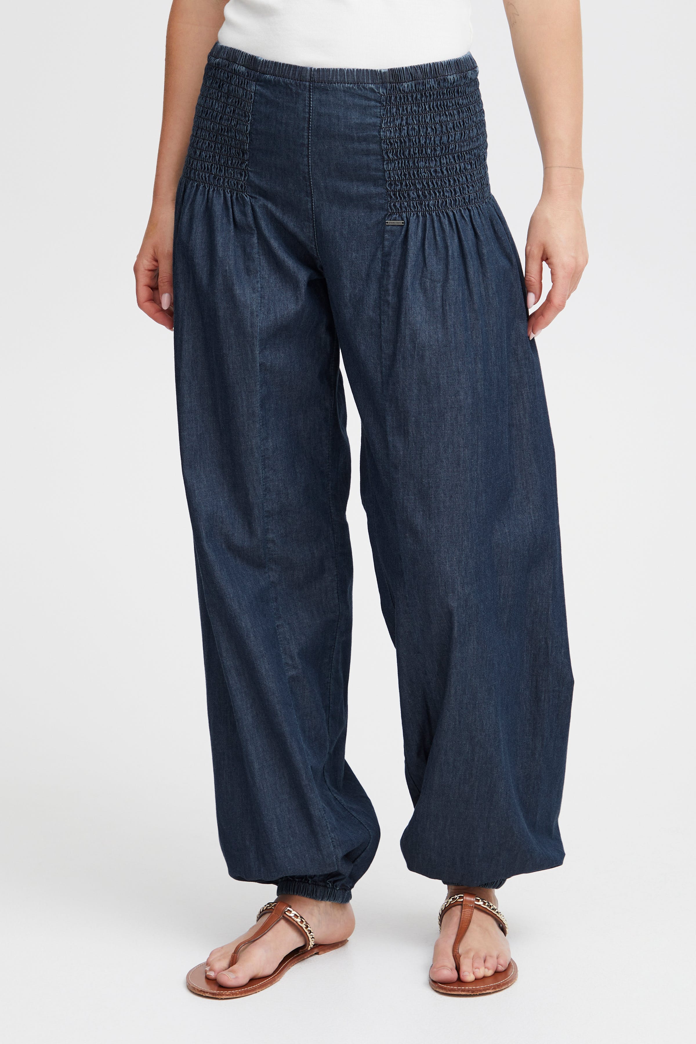 Casual Hose LOOKBOOK FRONT 50200327-5001814