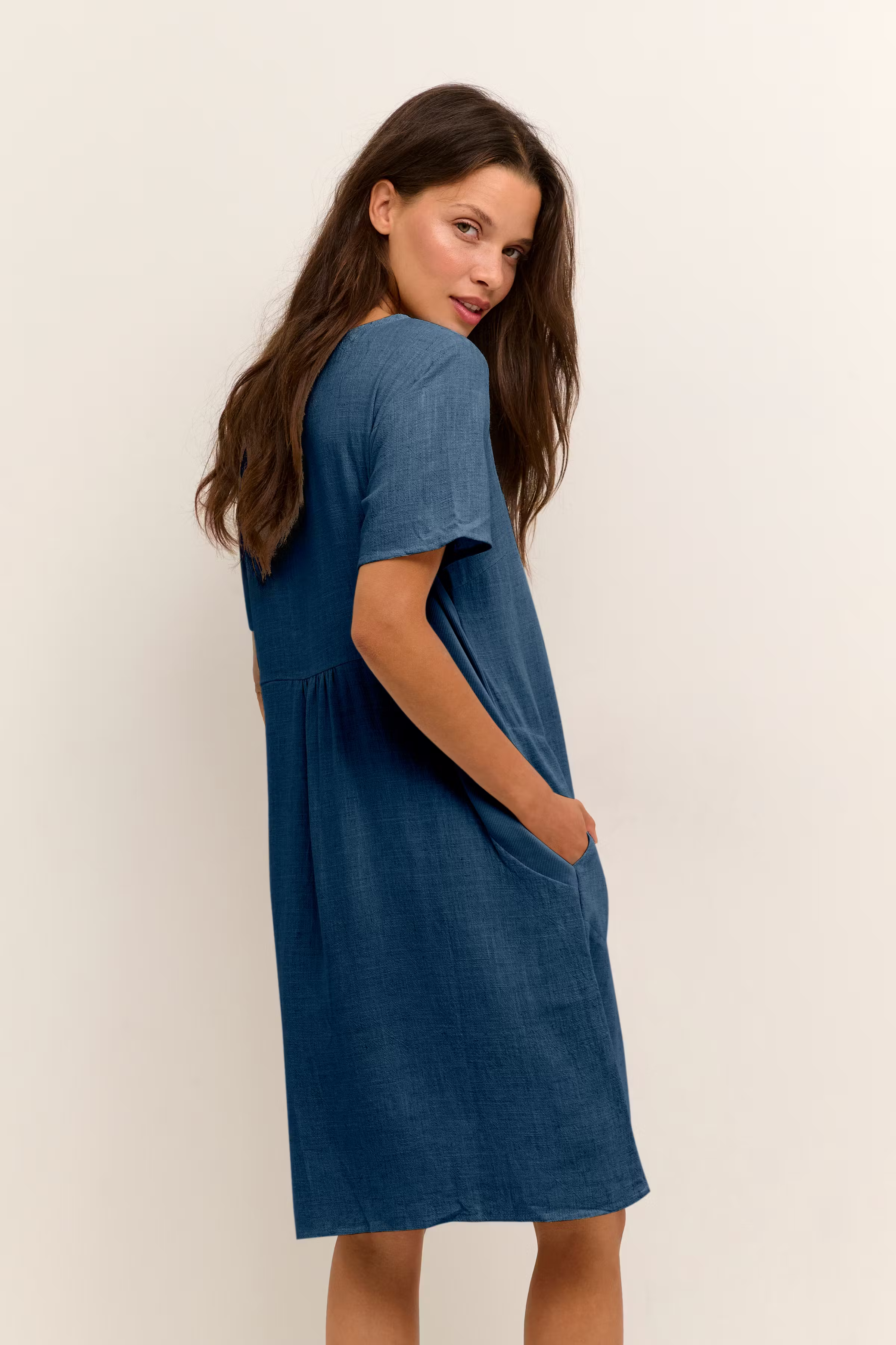 KAliny Lin Kjole LOOKBOOK BACK 10505731-194128