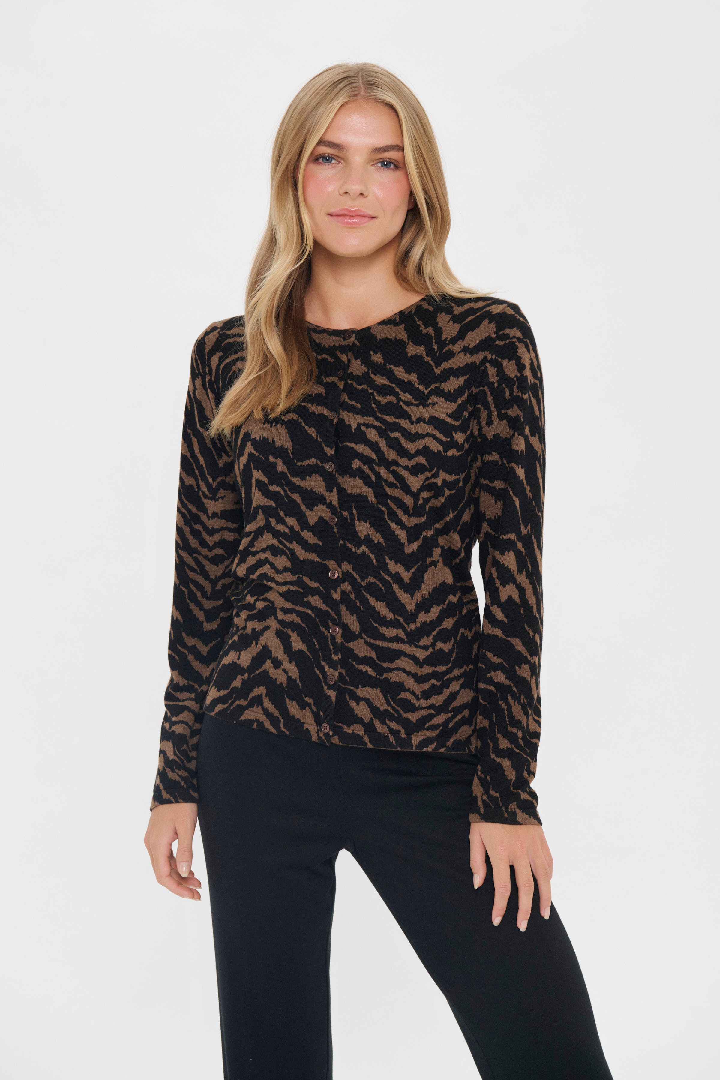 ZhilaSZ Cardigan LOOKBOOK FRONT 30513973-304346