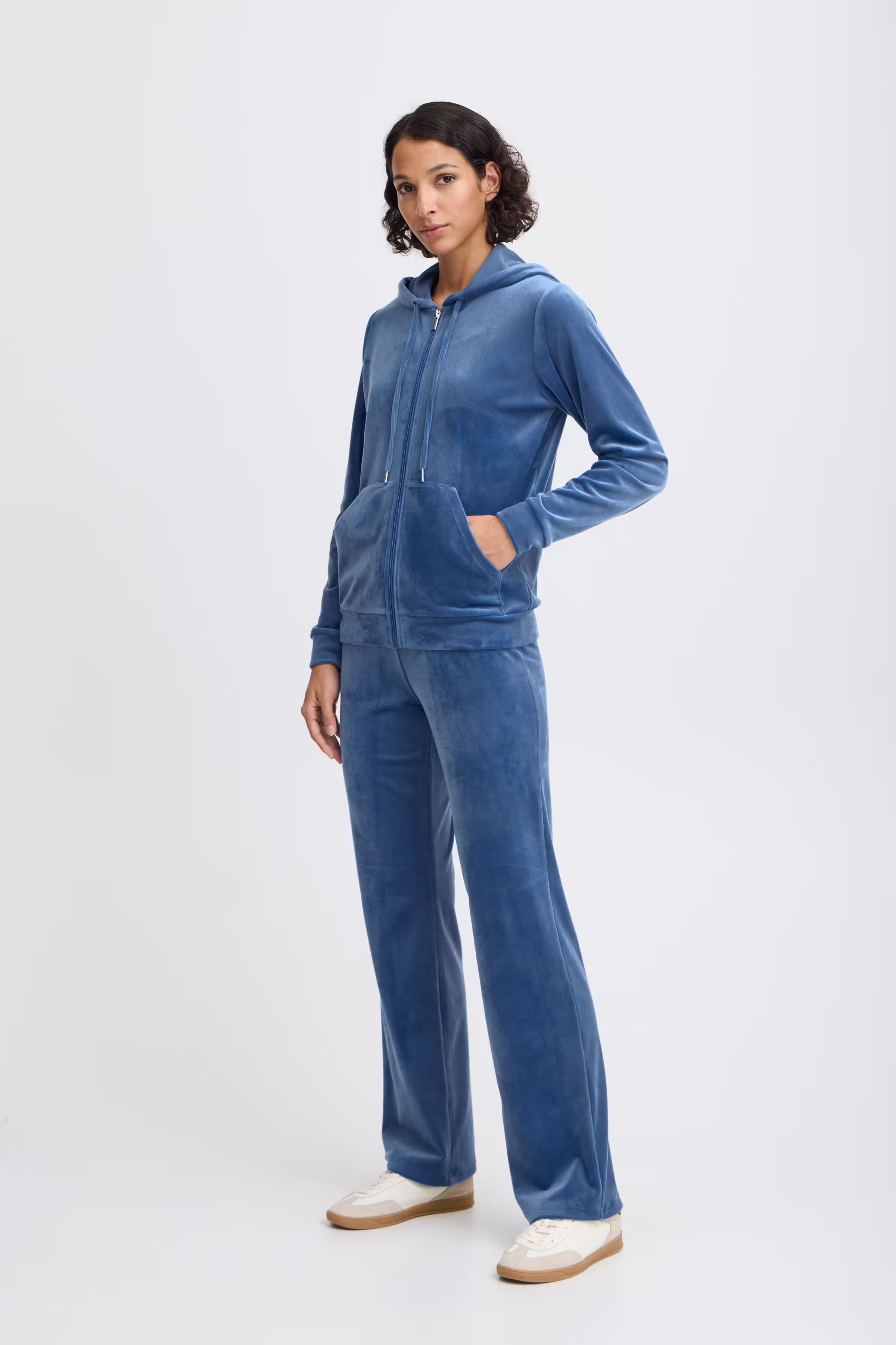 BYSTILLA Veloursett LOOKBOOK FRONT 20816019-183929