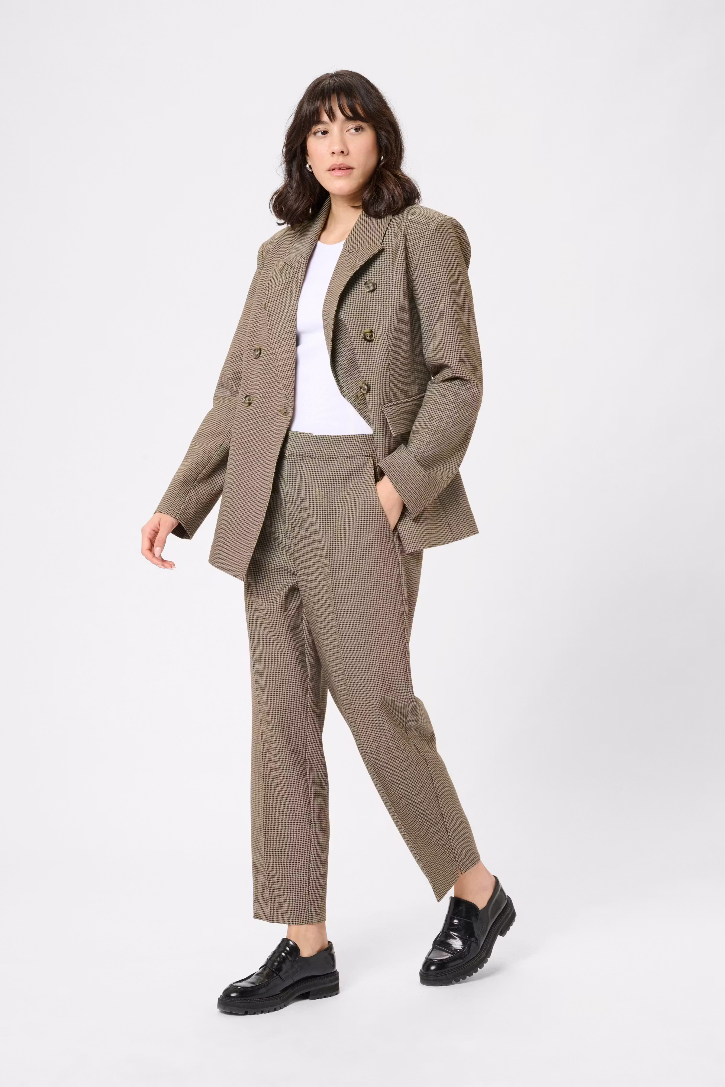 KAelyah Trousers LOOKBOOK FRONT 10510848-108548