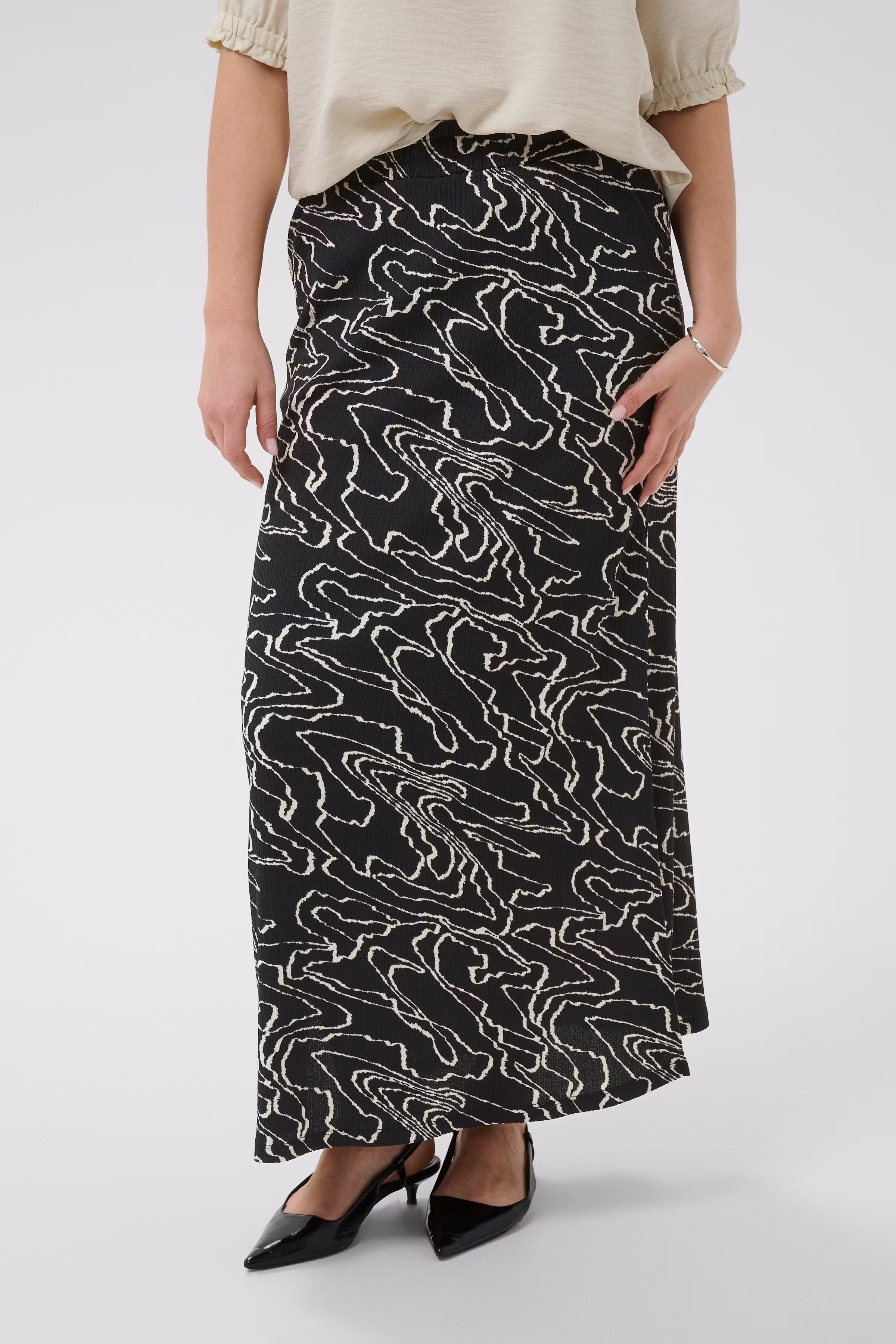 BPloretta Skirt LOOKBOOK FRONT 40200113-109261