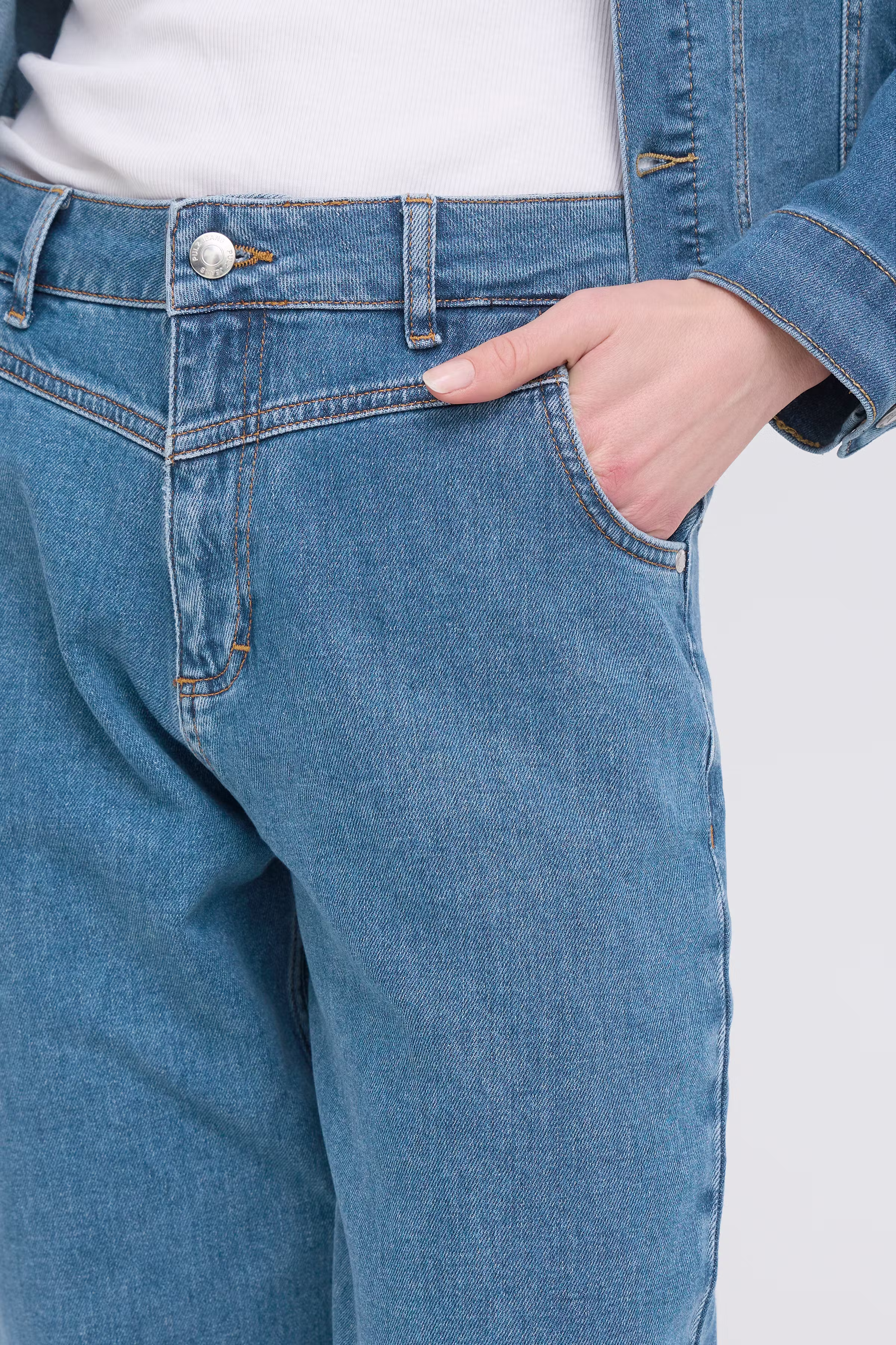 PZLIRA UHW Jeans Tapered Leg LOOKBOOK DETAIL 50209032-200005