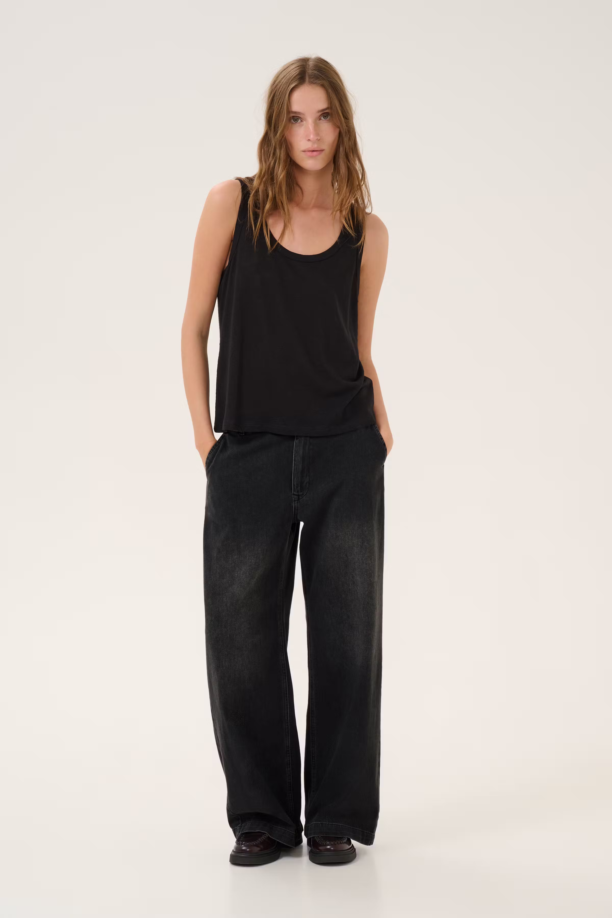 MaloMW Wide hose LOOKBOOK FRONT 10704346-100086