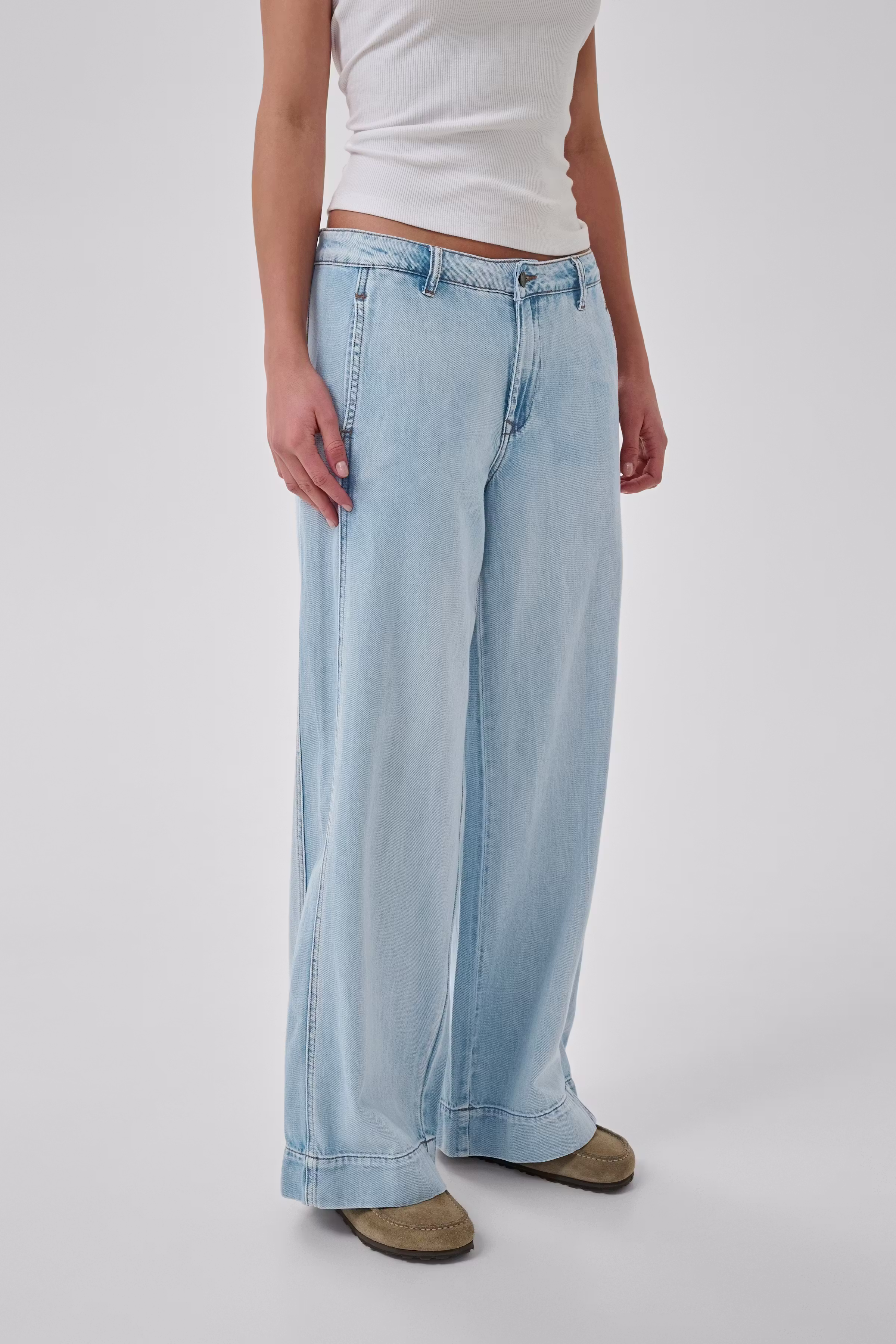 HilmaMW Jeans LOOKBOOK FRONT 10705062-100045