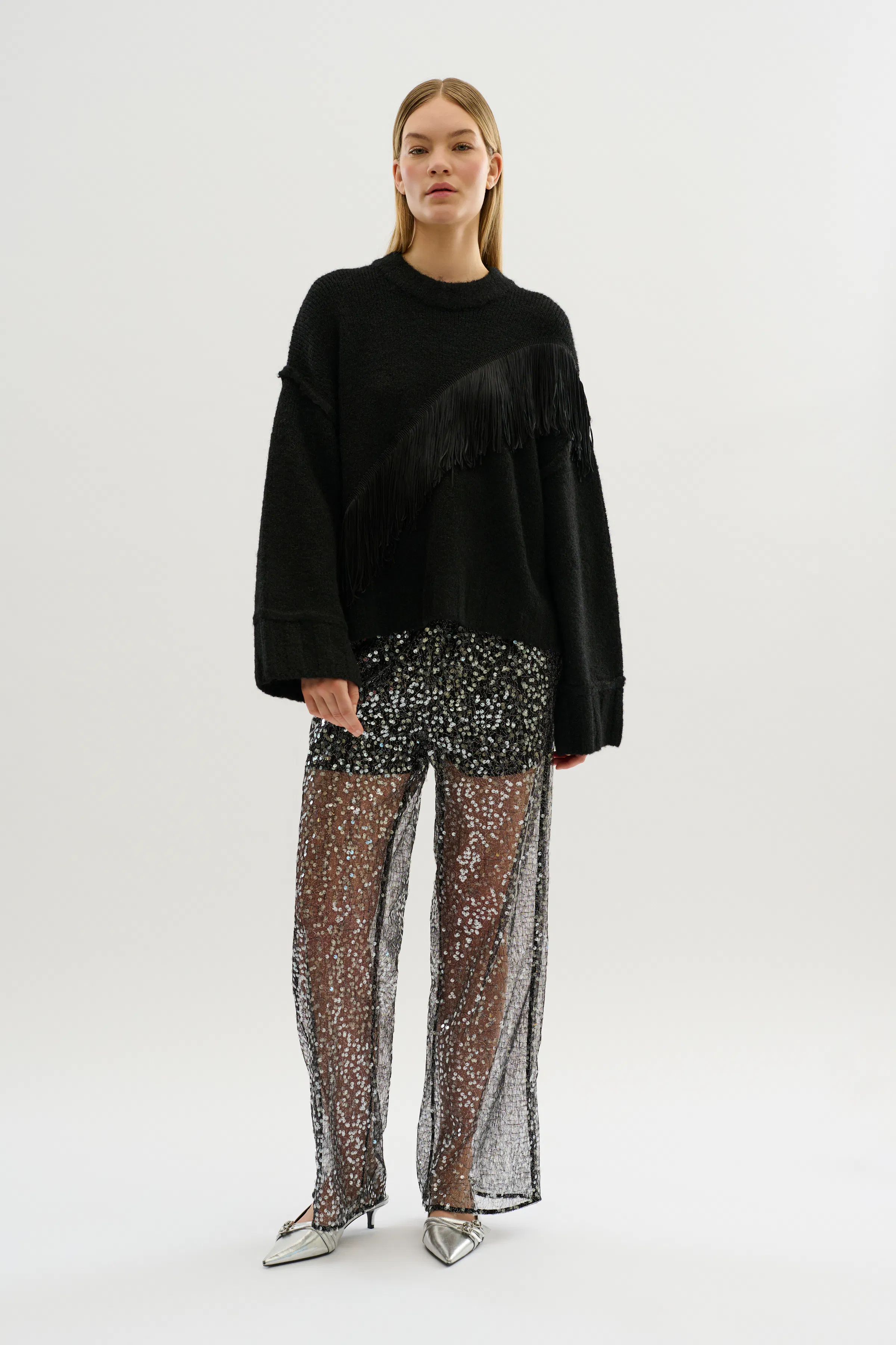 KBSara Pullover LOOKBOOK FRONT 10105194-194008