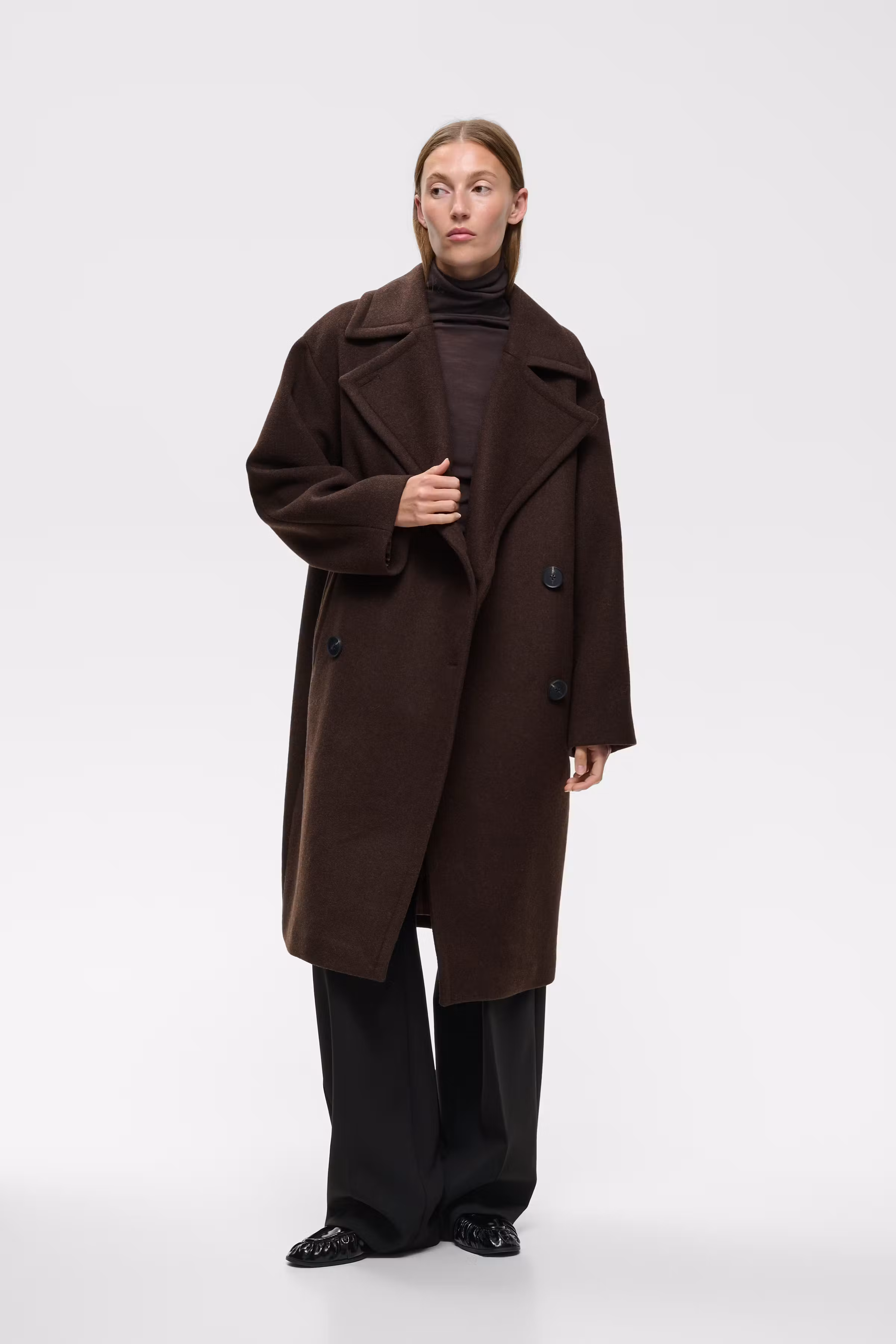 ZORAHIW Coat LOOKBOOK FRONT 30112647-191109
