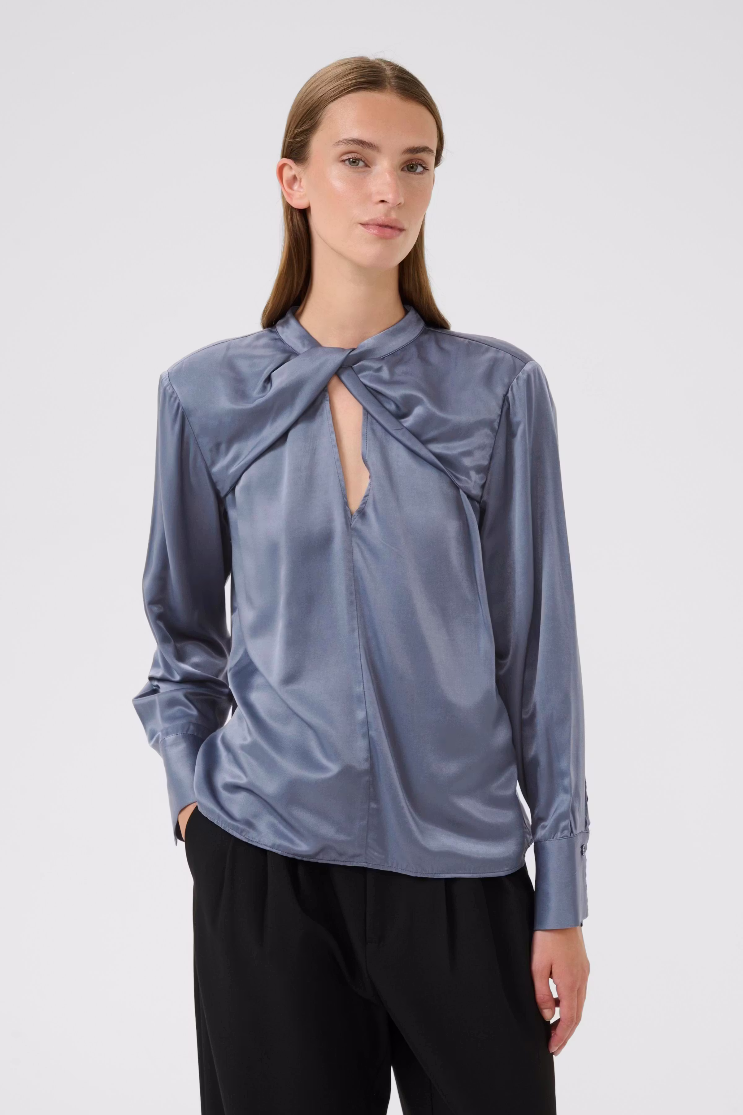 KBBlanca Blouse LOOKBOOK FRONT 10105631-183910