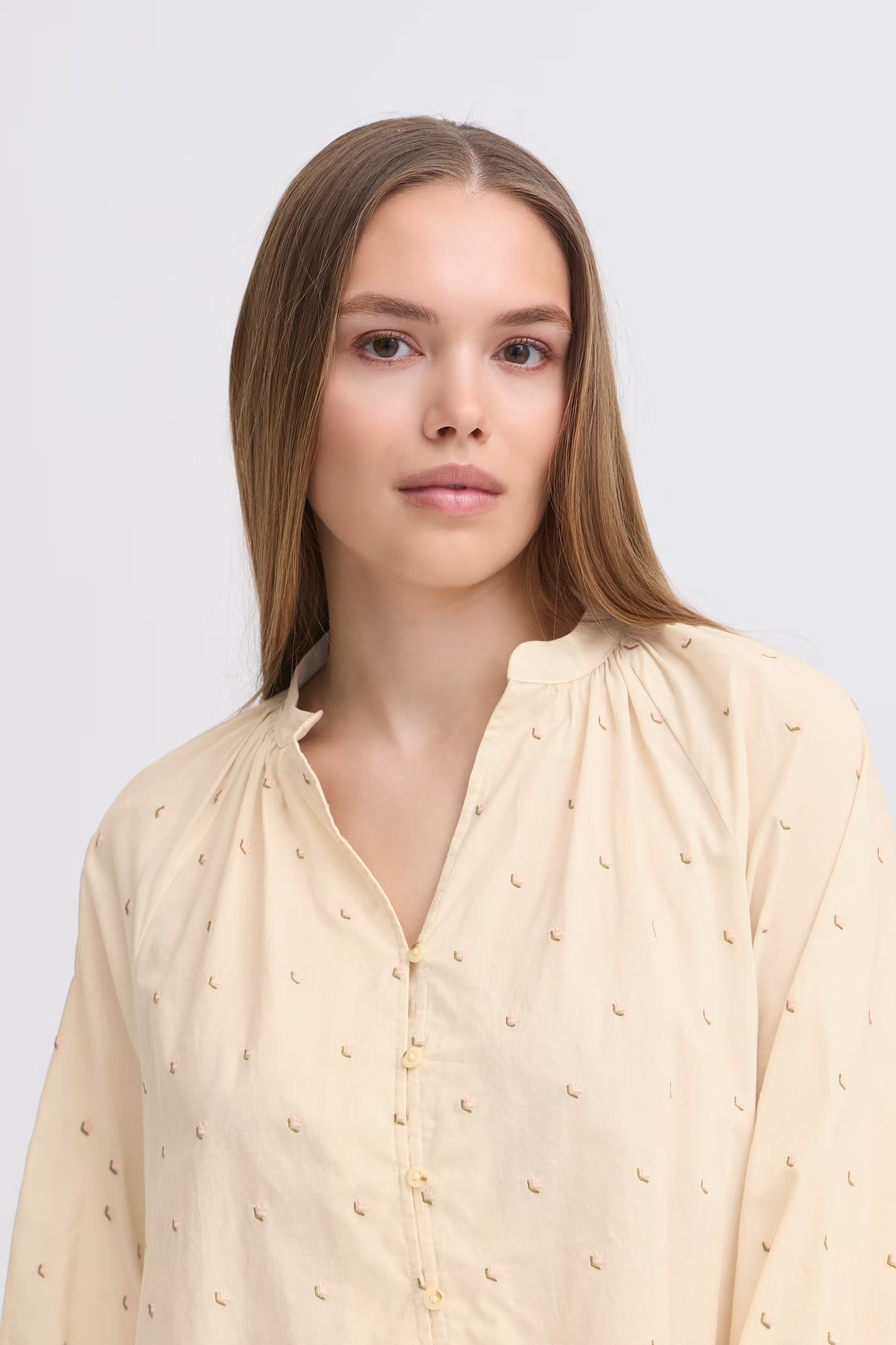 IRSALLY Skjorta LOOKBOOK DETAIL 20124029-900000133