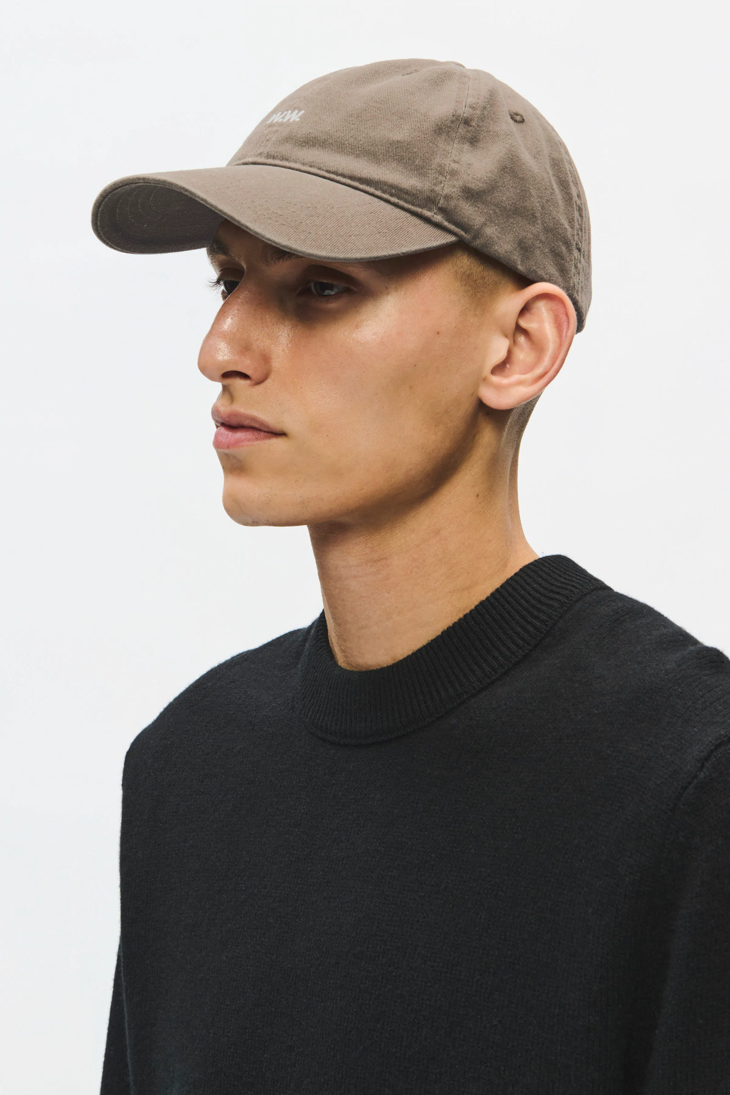 WWLow Caps LOOKBOOK DETAIL 30251367-180515