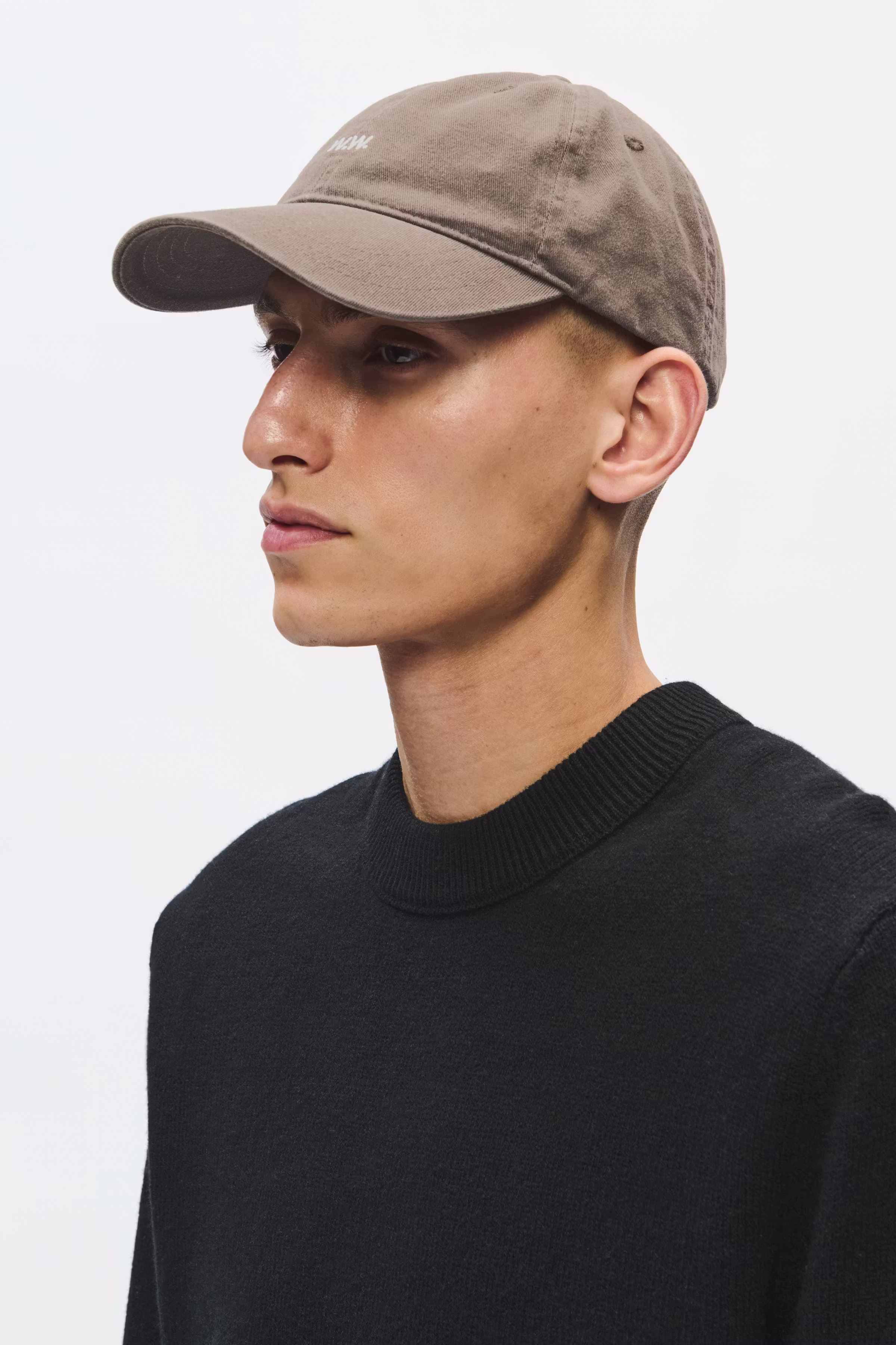 WWLow Caps LOOKBOOK DETAIL 30251367-180515
