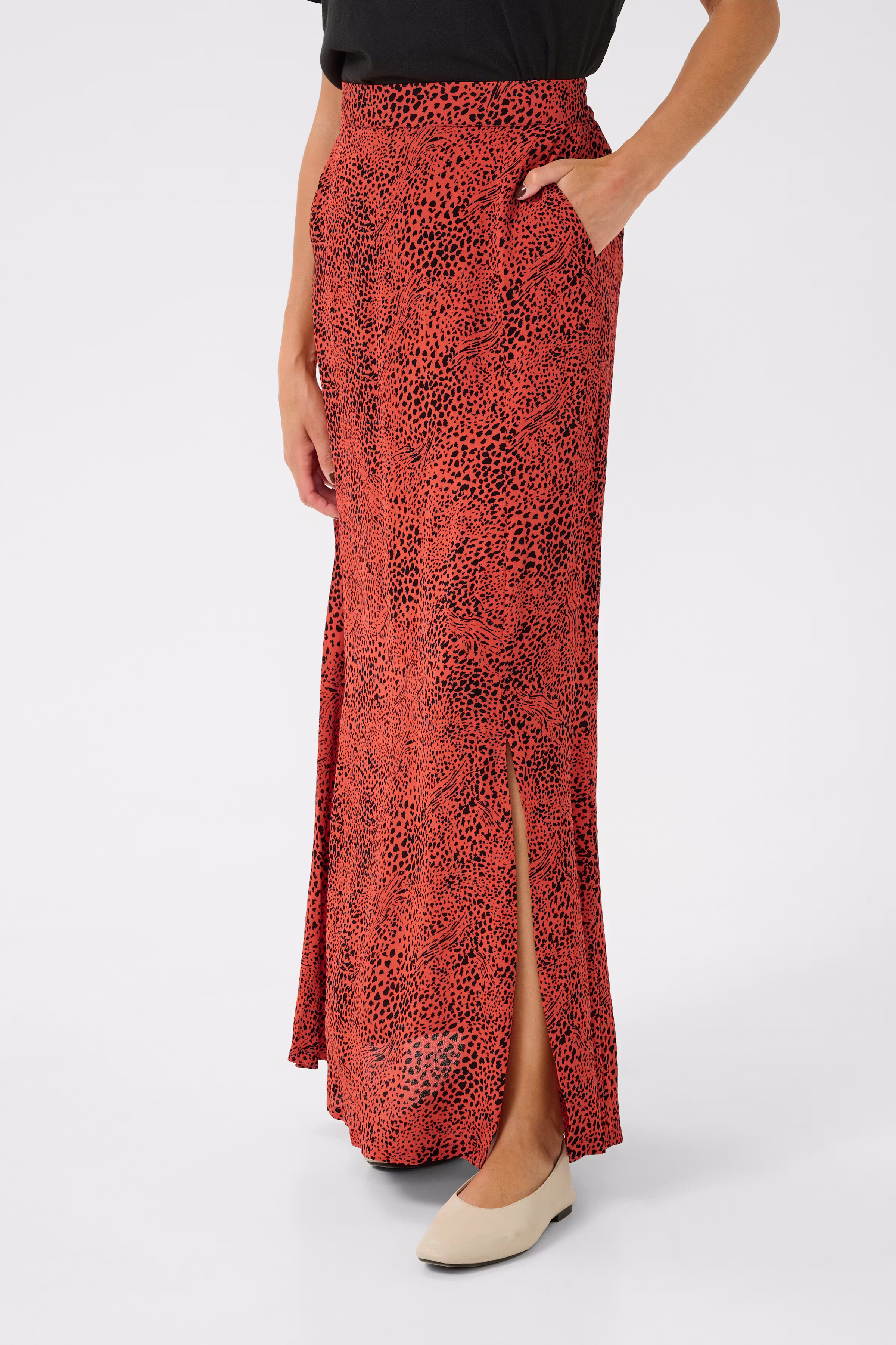 KAliana Skirt LOOKBOOK FRONT 10509927-107428