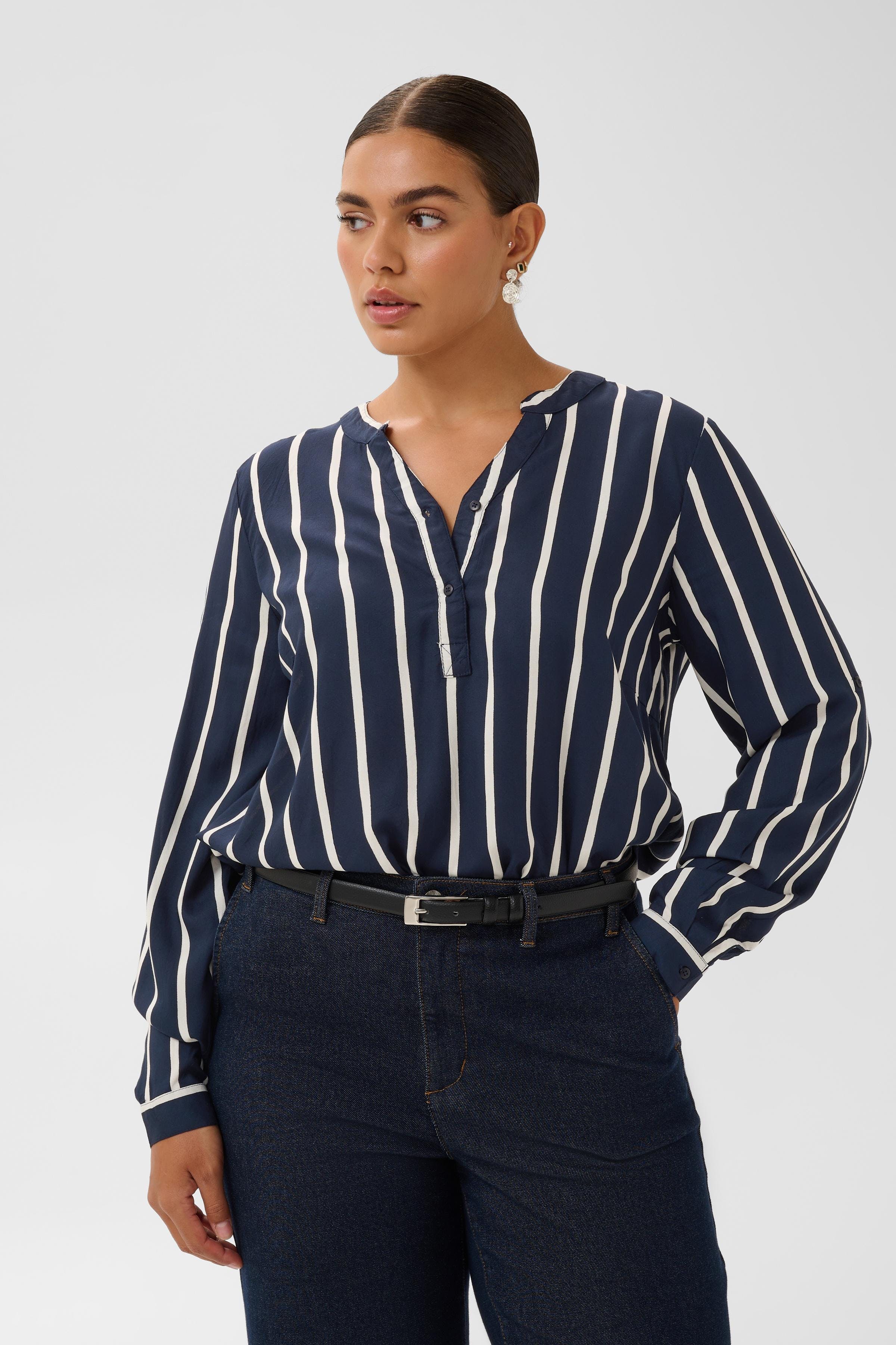 KCsida Blouse LOOKBOOK FRONT 10580350-101651