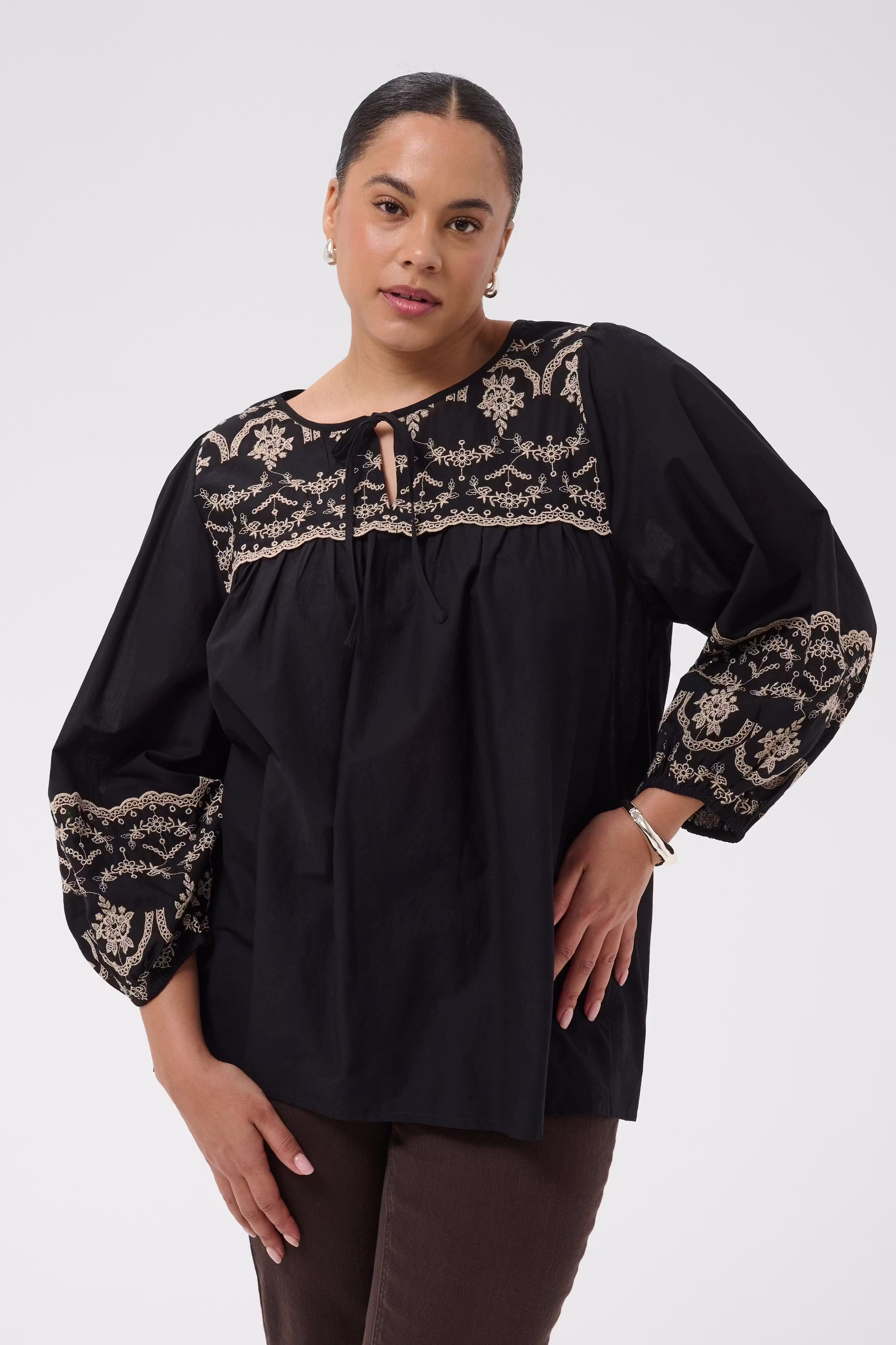 KCkit Bluse LOOKBOOK FRONT 10584241-100121