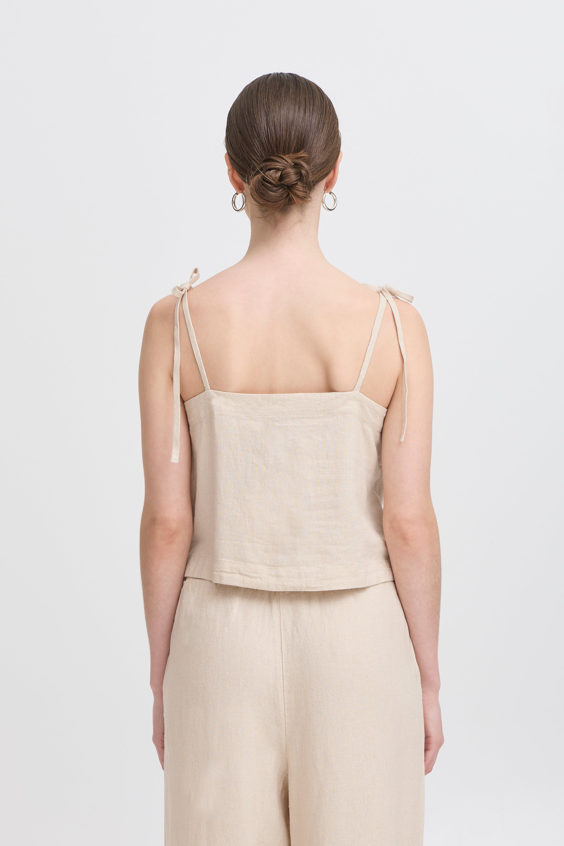 IHLINNO Ærmeløs bluse LOOKBOOK BACK 20122923-204424