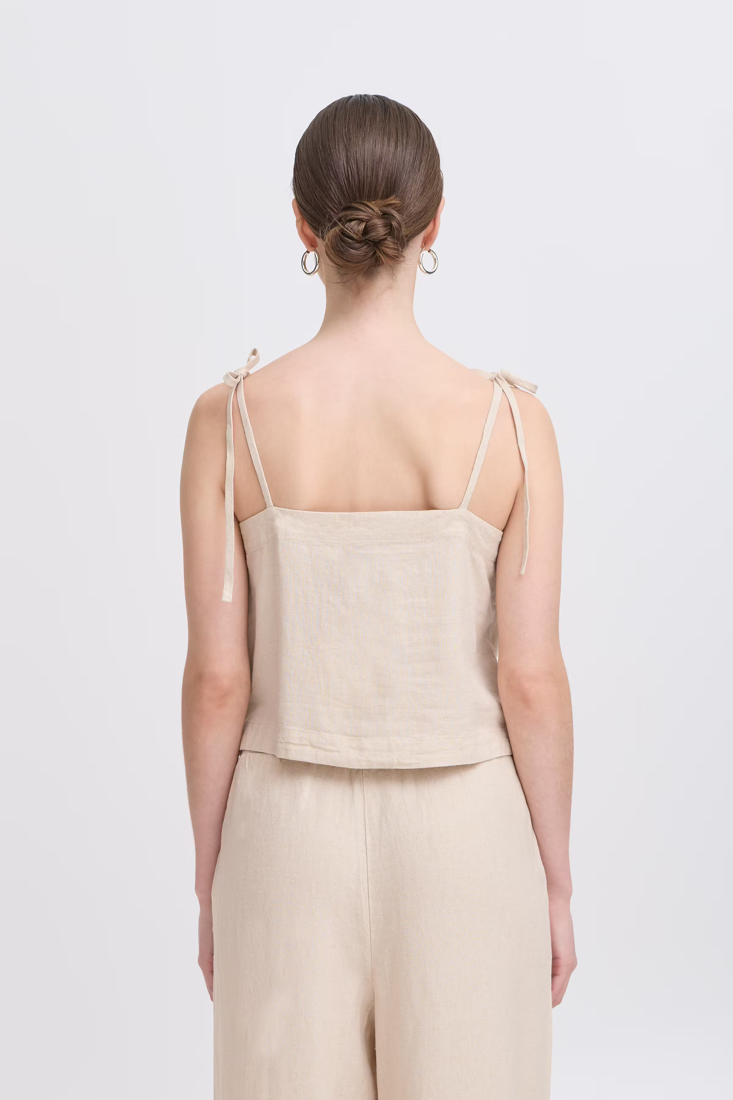 IHLINNO Mouwloos shirt LOOKBOOK BACK 20122923-204424