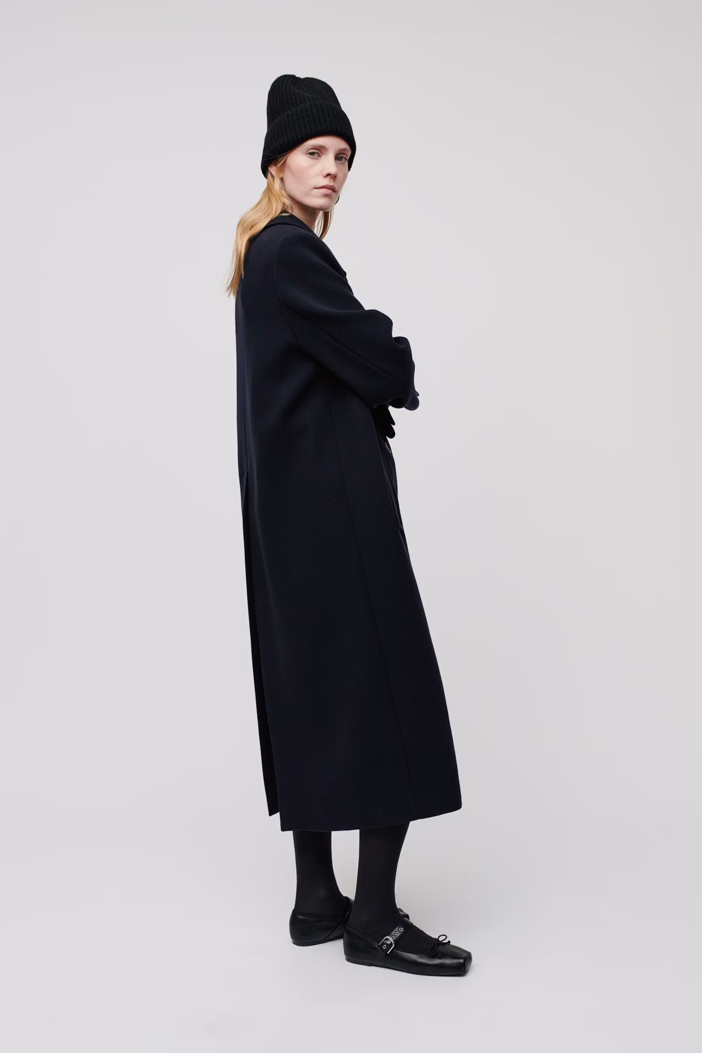 AMBER BEANIE LOOKBOOK FRONT 30600716-BK999