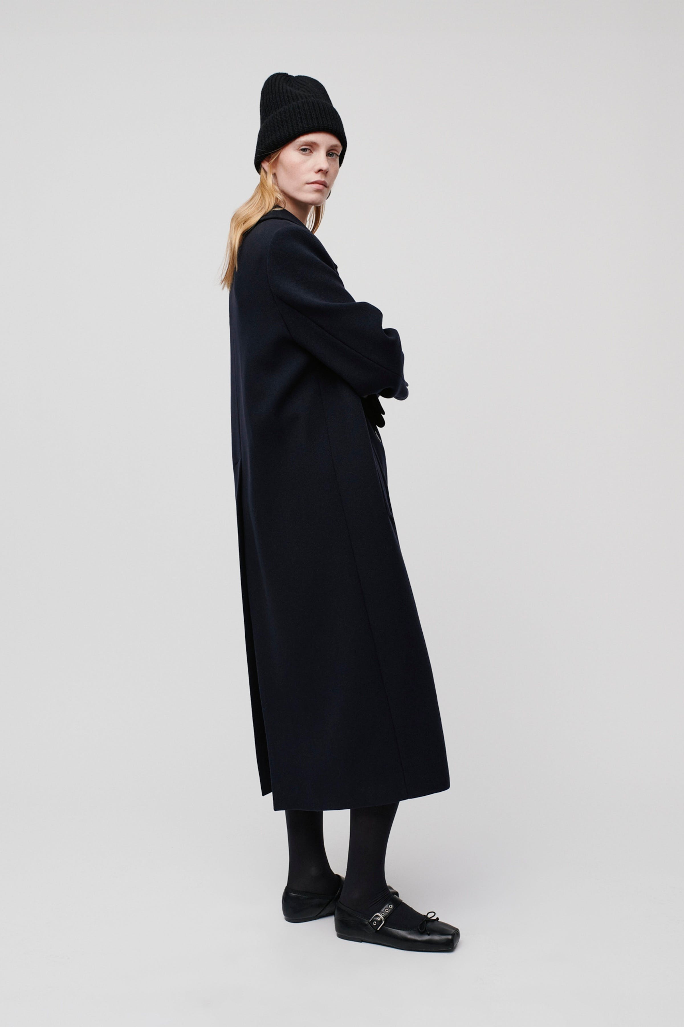 AMBER BEANIE LOOKBOOK FRONT 30600716-BK999