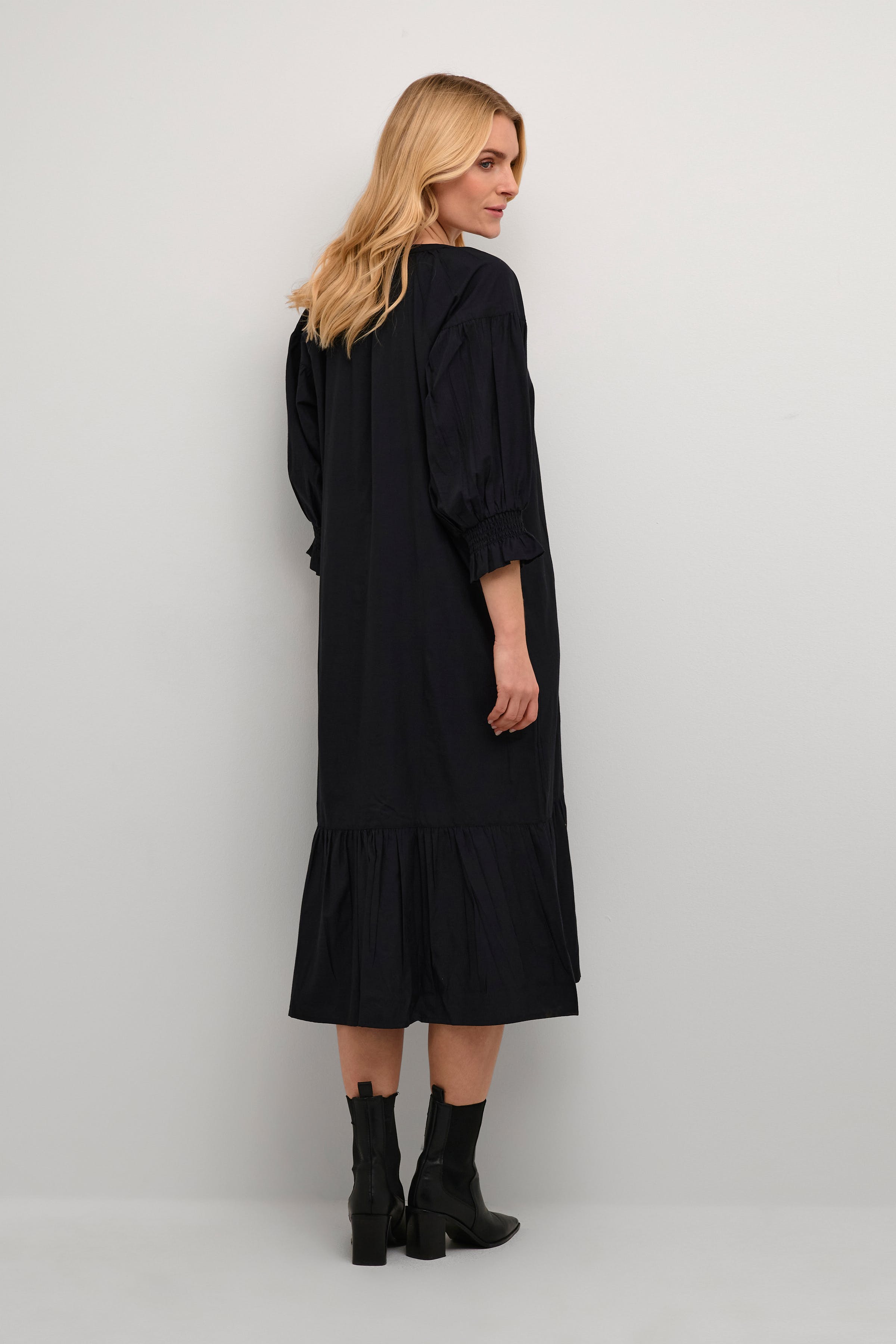 BPatilla Kleid LOOKBOOK BACK 10590510-100121B